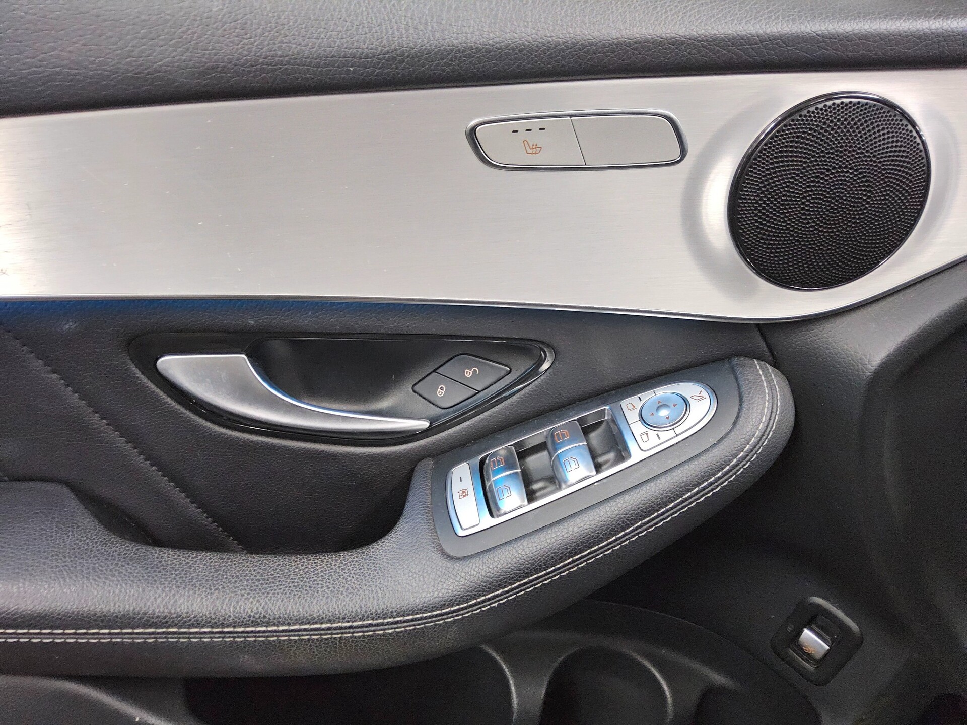 Mercedes-Benz GLC 220 d 4M AMG-Line Navi LED RfK Ambiente Shz 9