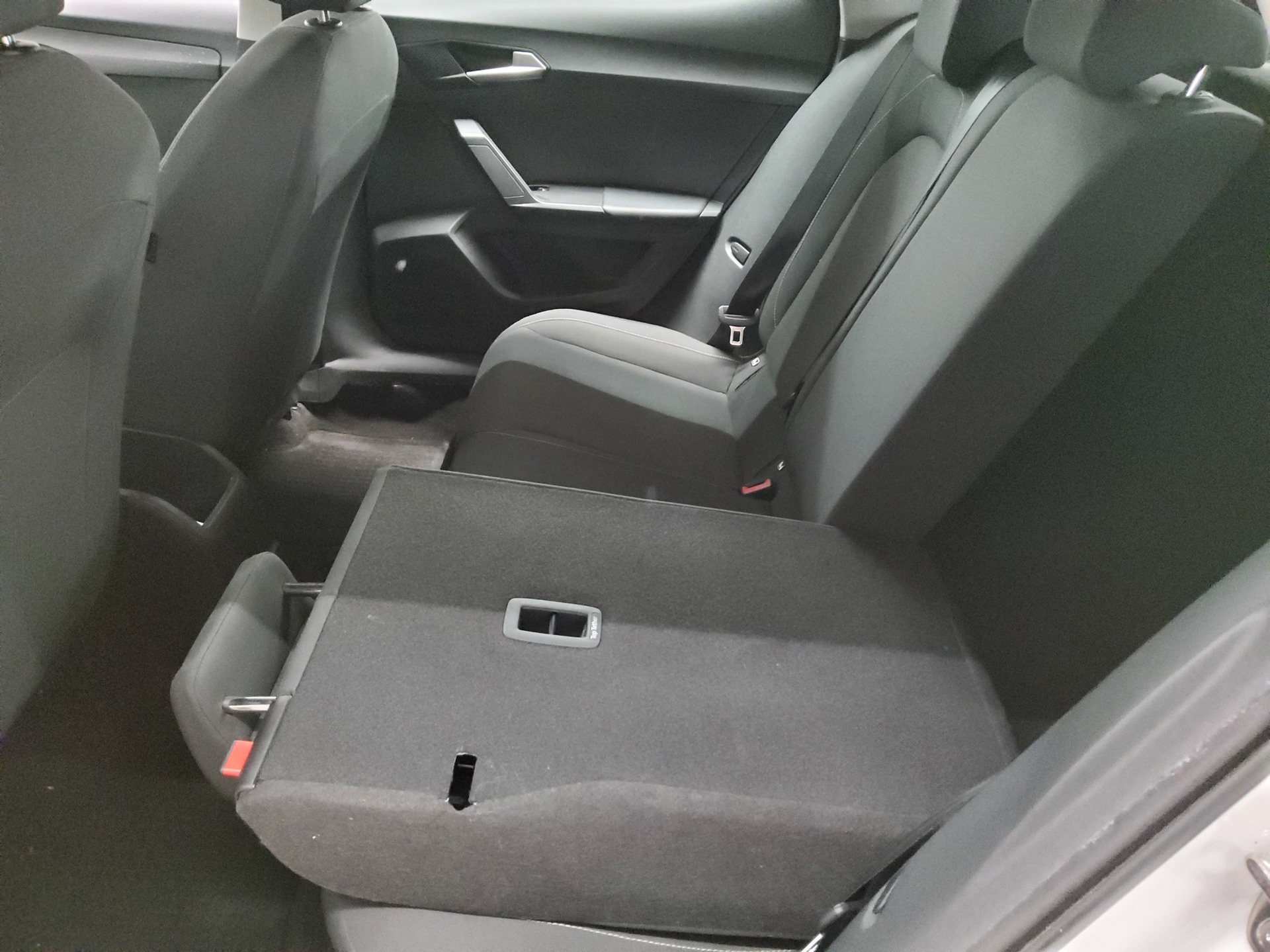 Seat Leon 2.0 TDI Reference LED PDC Tempomat Klima 12