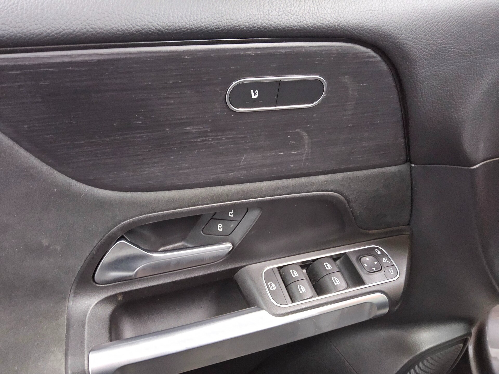 Mercedes-Benz GLB 200 d AMG-Line Night Navi Multibeam AHK RFK 10