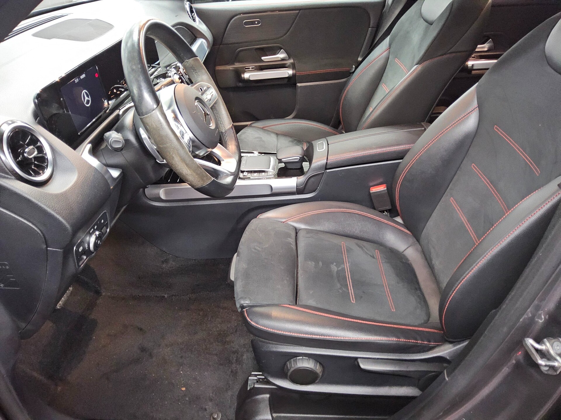 Mercedes-Benz GLB 200 d AMG-Line Night Navi Multibeam AHK RFK 9