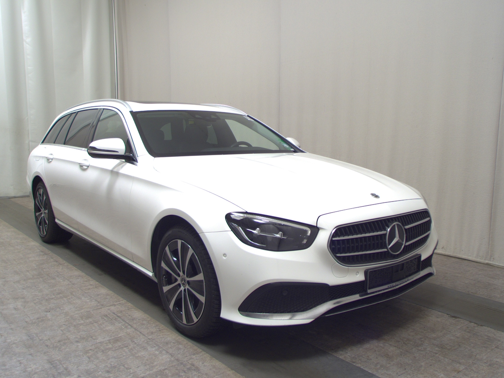 Mercedes-Benz E 300 T de Avantgarde Leder Navi LED RfK HuD AHK 3