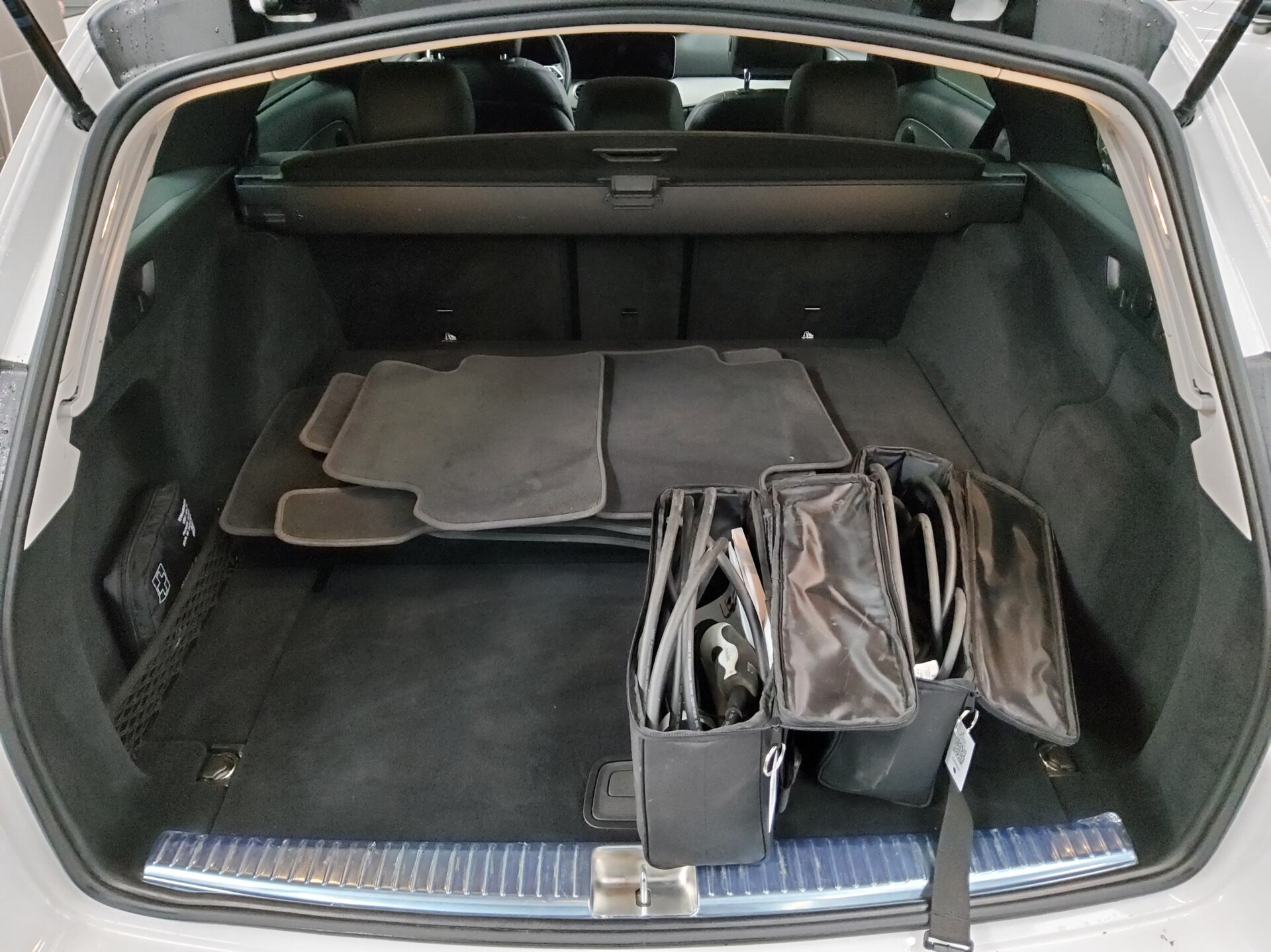 Mercedes-Benz E 300 T de Avantgarde Leder Navi LED RfK HuD AHK 12