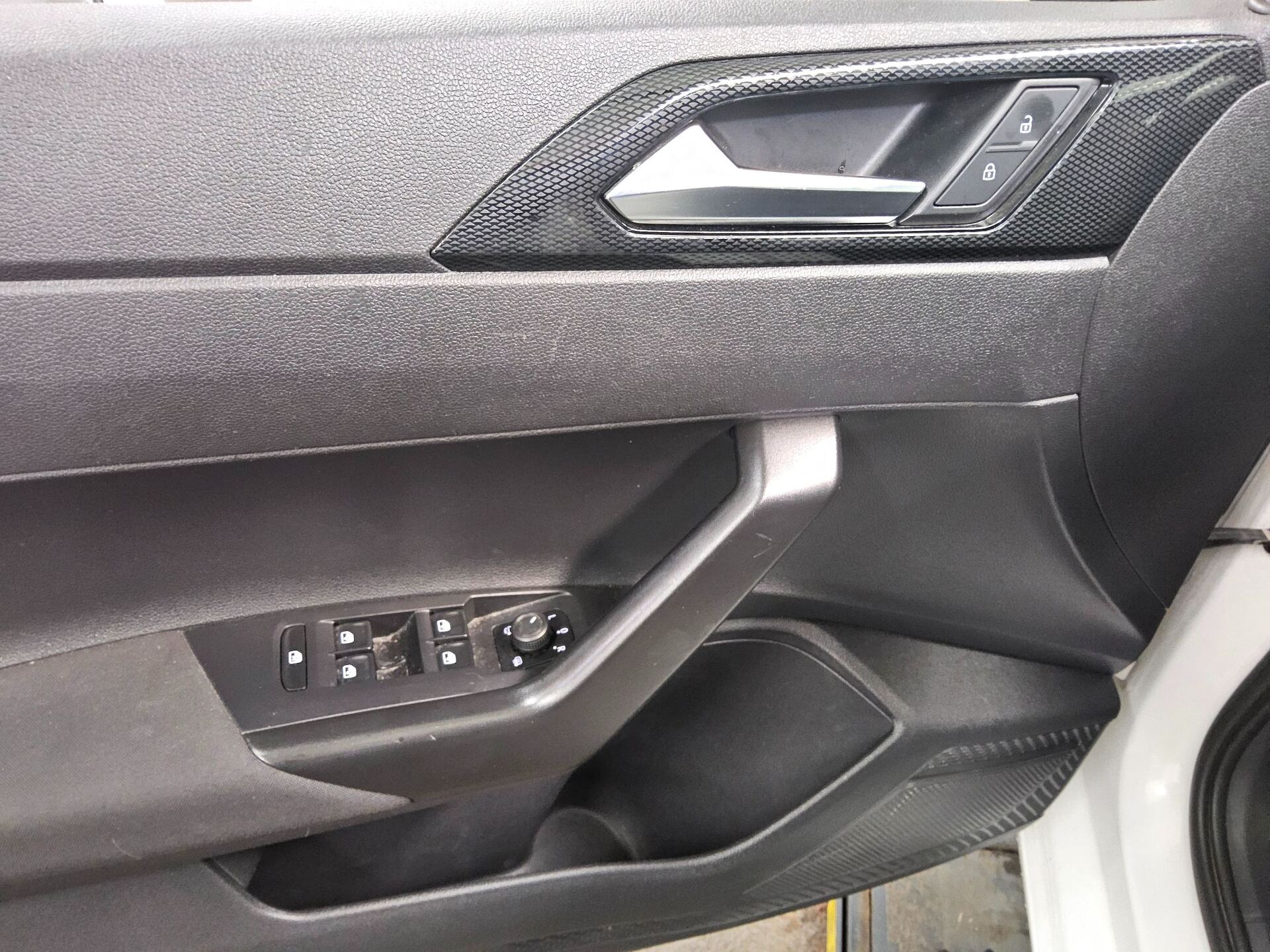 Volkswagen Polo 1.0 TSI Life LED DC Shz PDC DAB Klima 10