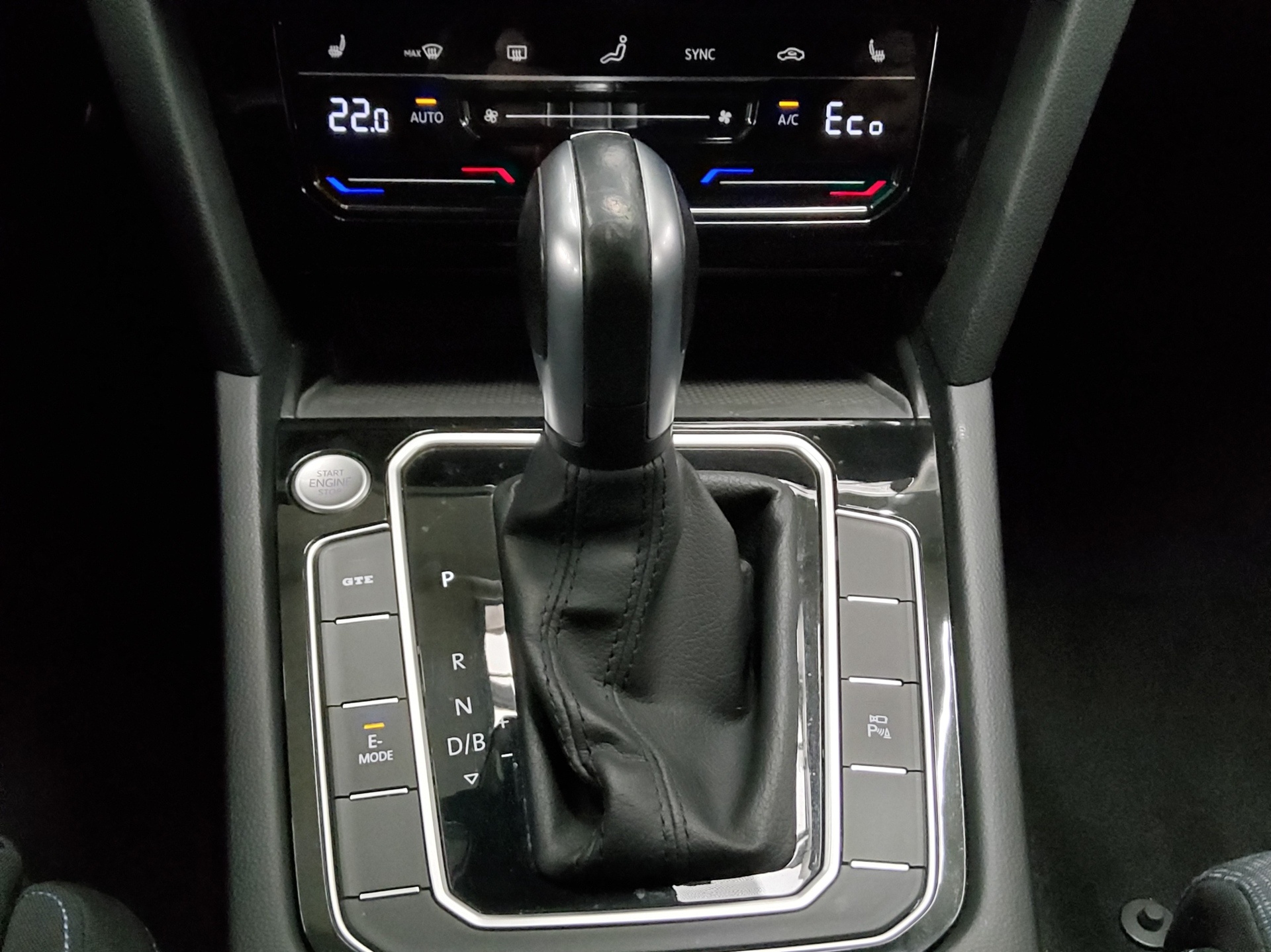 Volkswagen Passat Var. GTE 1.4 TSI Navi LED DC HuD StHzg 6