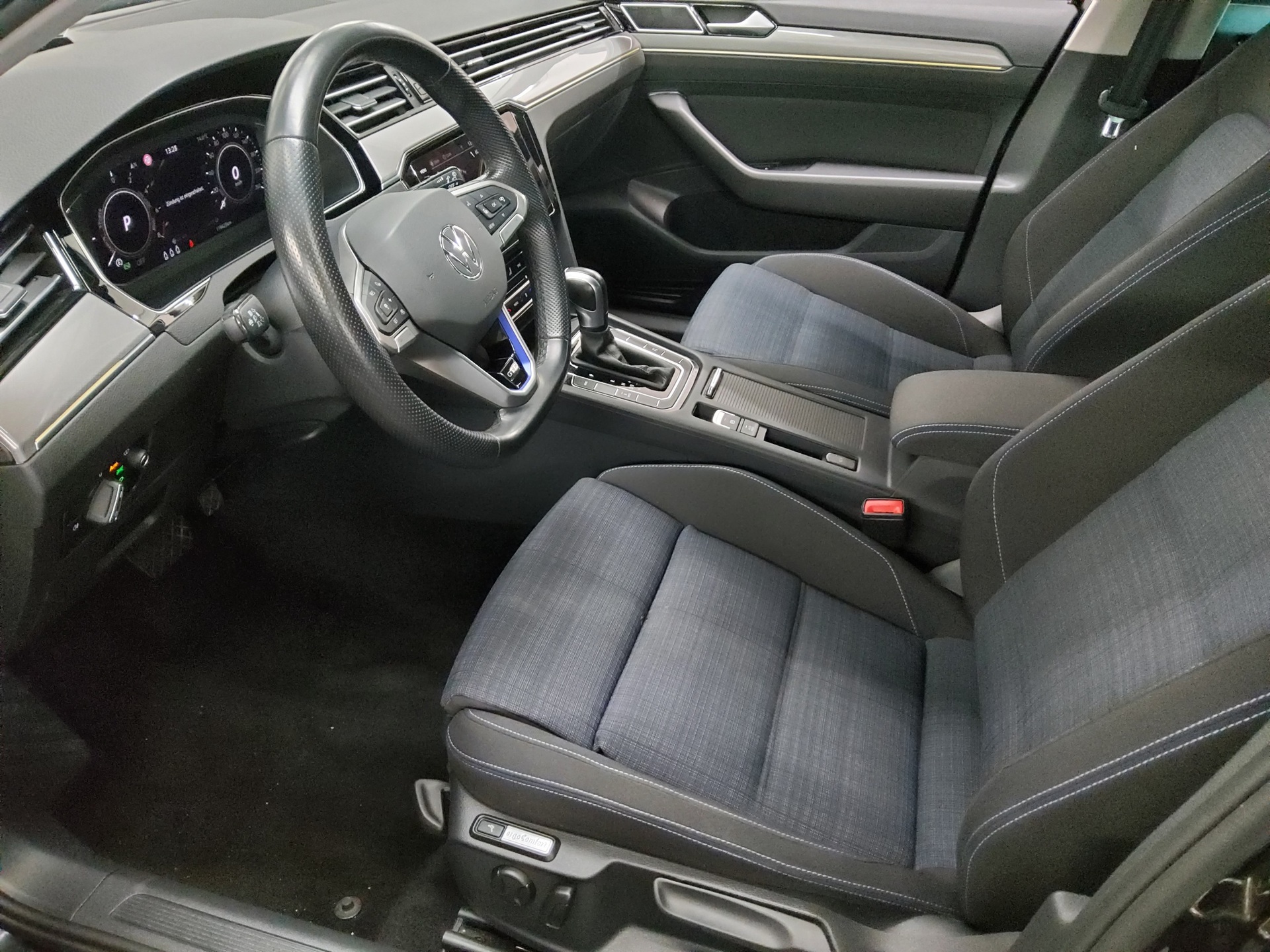 Volkswagen Passat Var. GTE 1.4 TSI Navi LED DC HuD StHzg 9