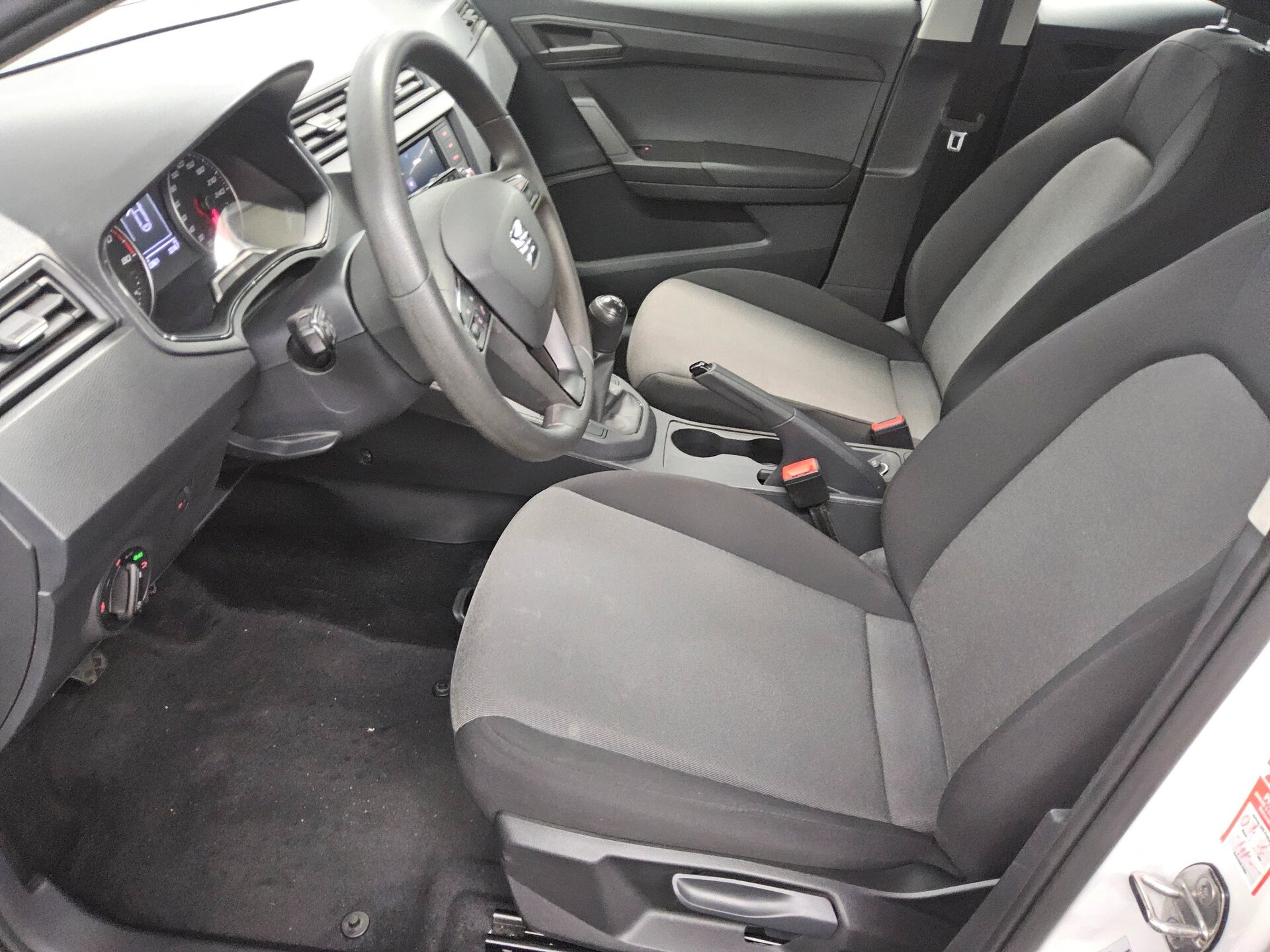 Seat Ibiza 1.0 Reference DAB Klima 8