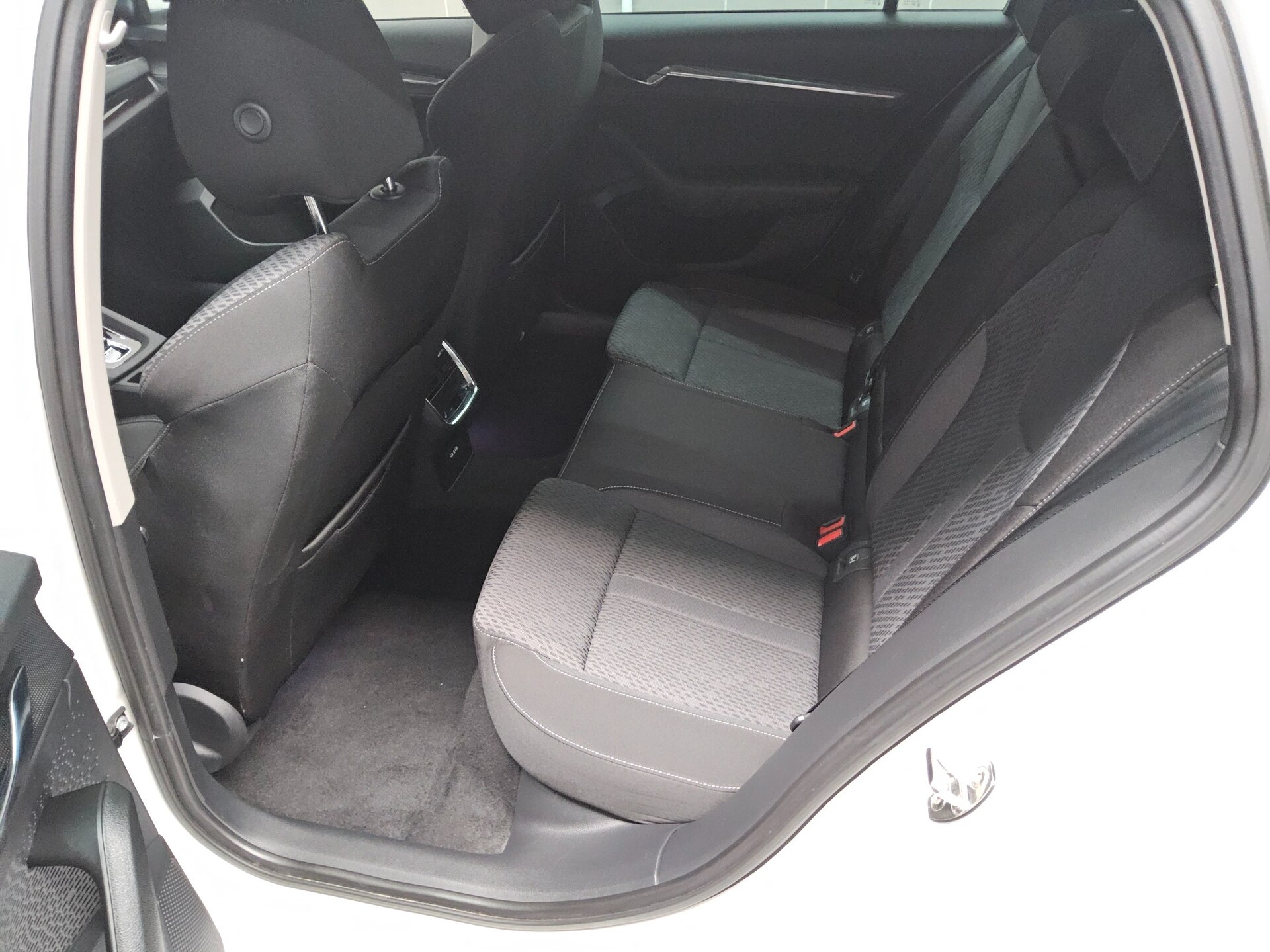 Skoda Octavia Kombi 2.0 TSI 4x4 Style Navi LED vc HuD 13