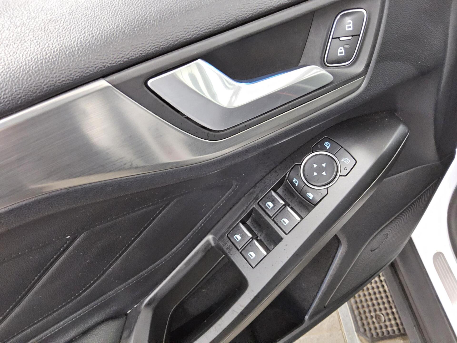 Ford Focus Turnier 1.5 EB Titanium Navi LED Shz PDC 9