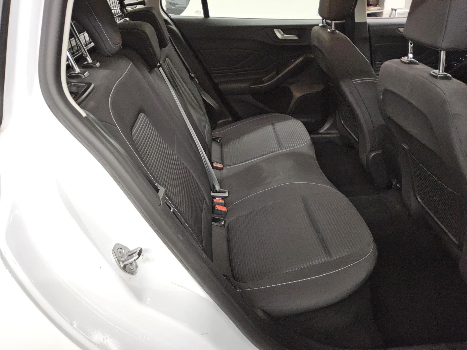 Ford Focus Turnier 1.5 EB Titanium Navi LED Shz PDC 13