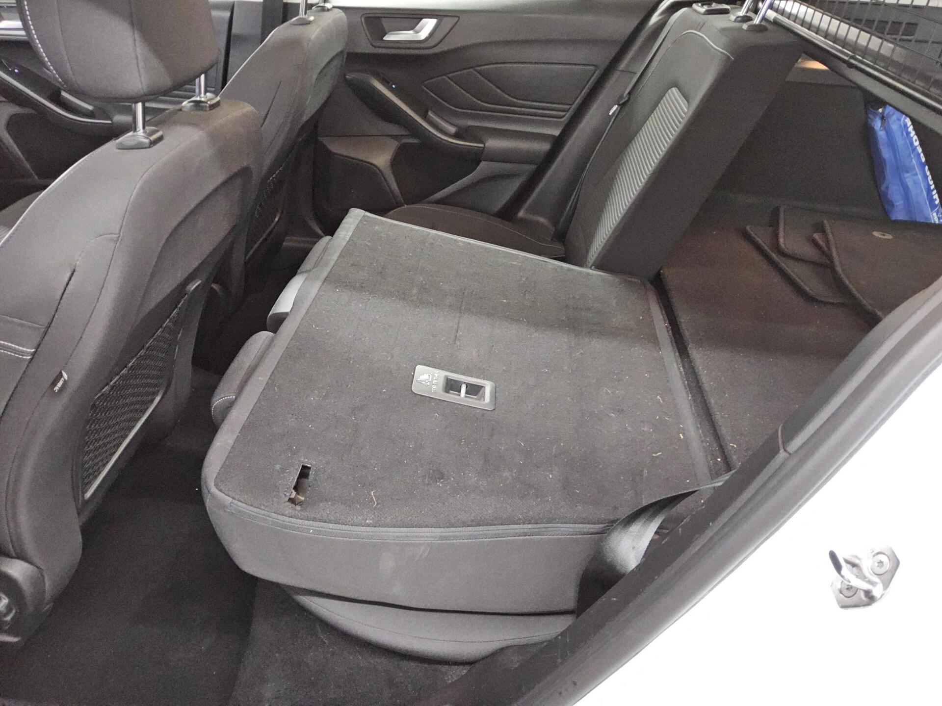 Ford Focus Turnier 1.5 EB Titanium Navi LED Shz PDC 12