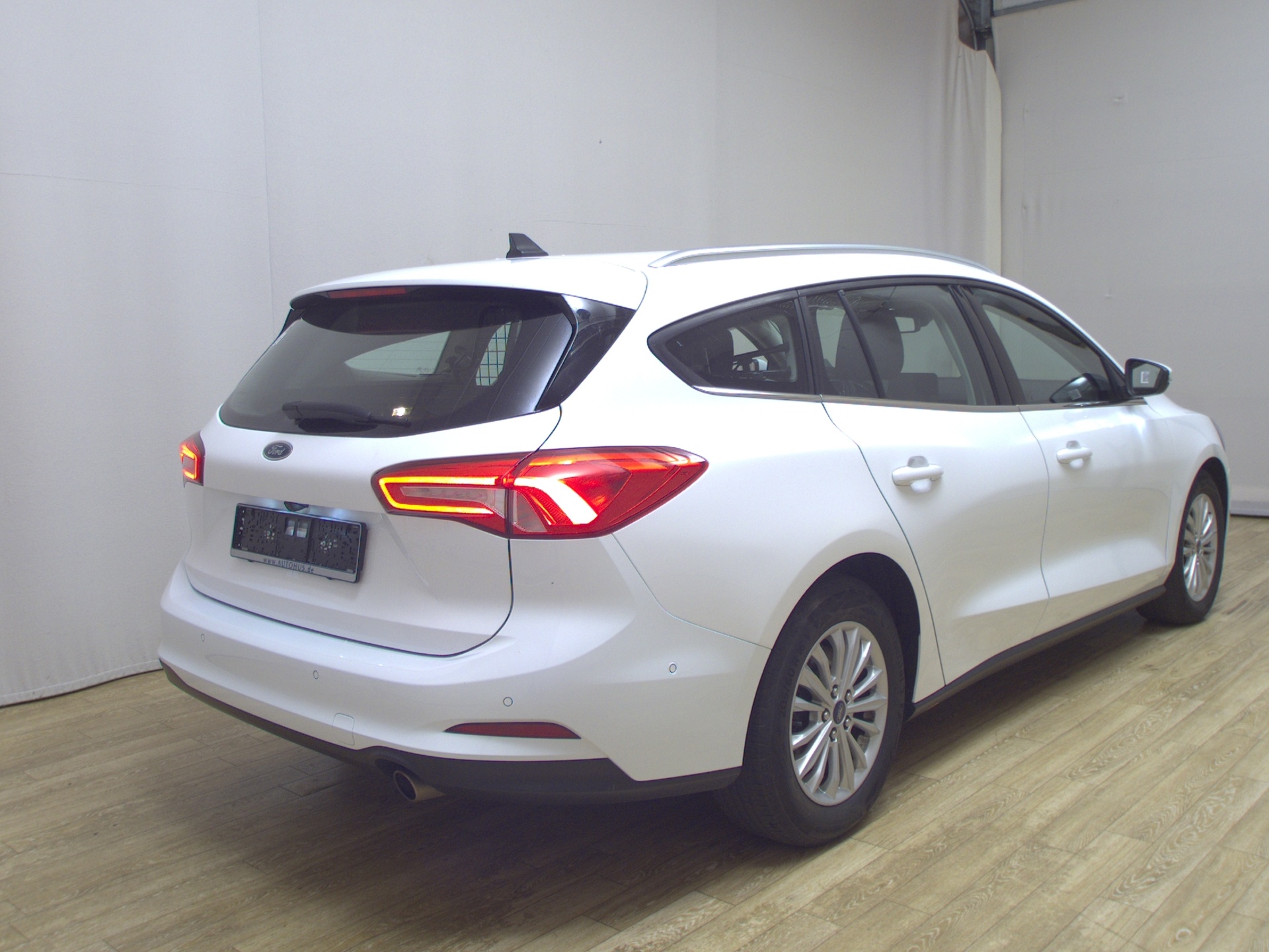 Ford Focus Turnier 1.5 EB Titanium Navi LED Shz PDC 4