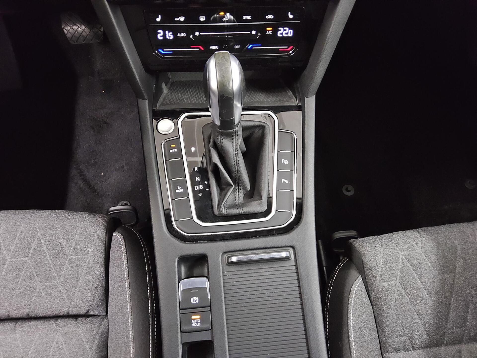 Volkswagen Passat Var. GTE 1.4 TSI Navi LED Shz el.Heck 6