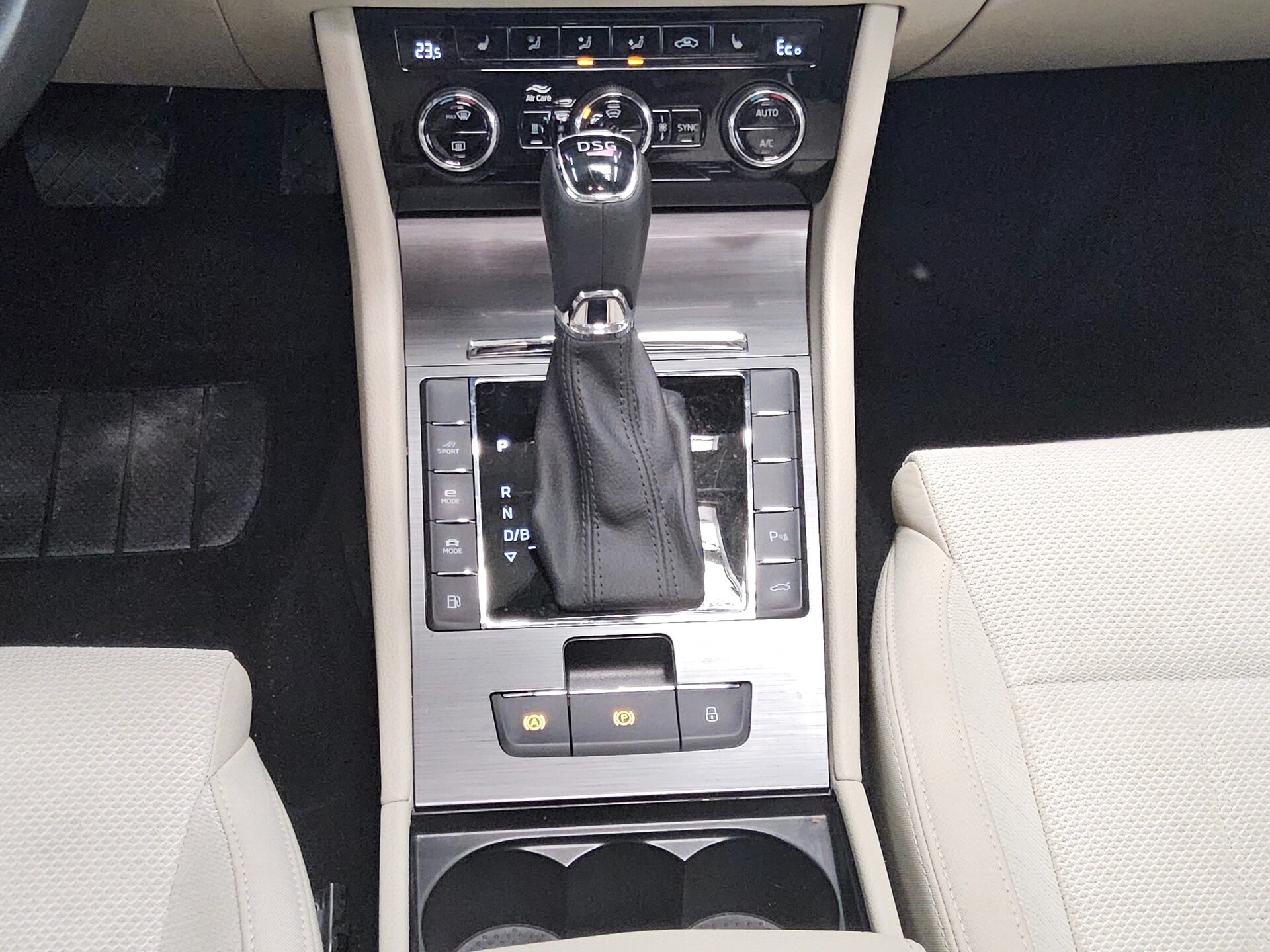 Skoda Superb Kombi 1.4 TSI iV Style Navi vc LED Canton 6