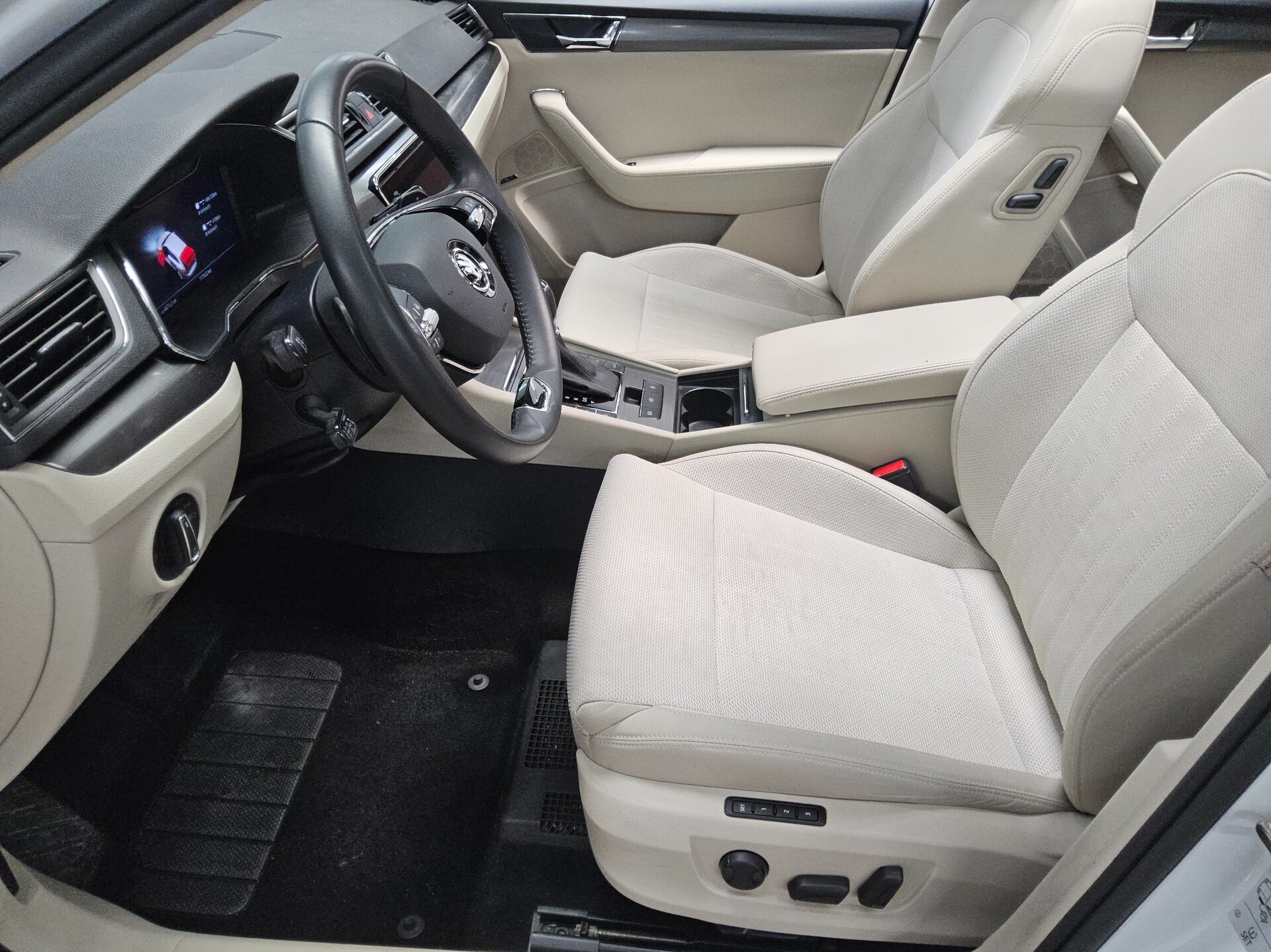 Skoda Superb Kombi 1.4 TSI iV Style Navi vc LED Canton 9