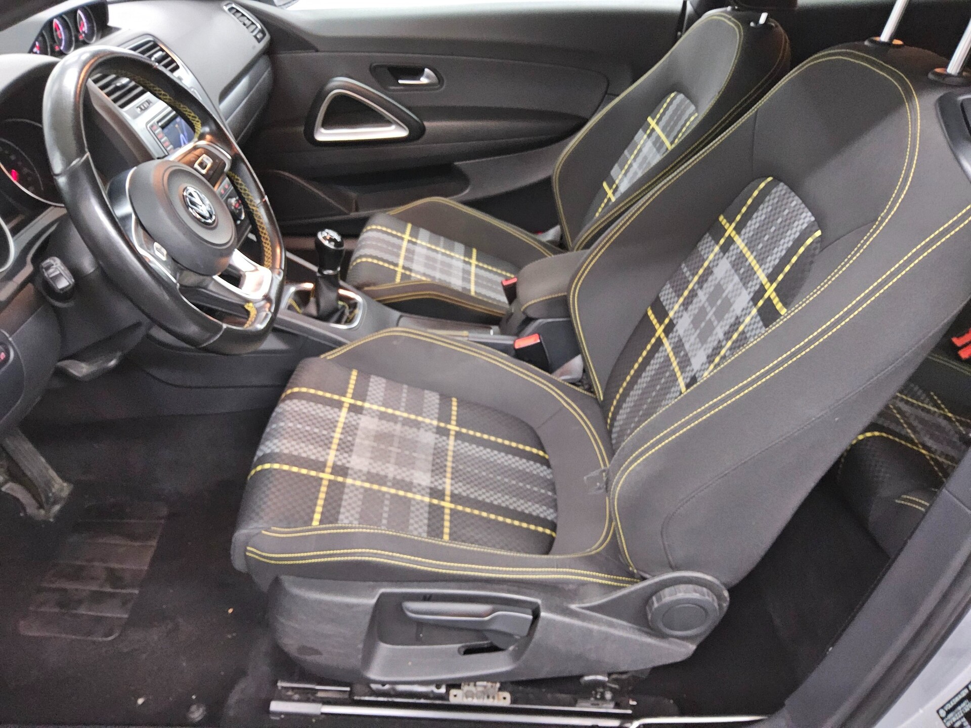 Volkswagen Scirocco 1.4 TSI Club Navi Bi-Xenon RfK HU 08/27 8