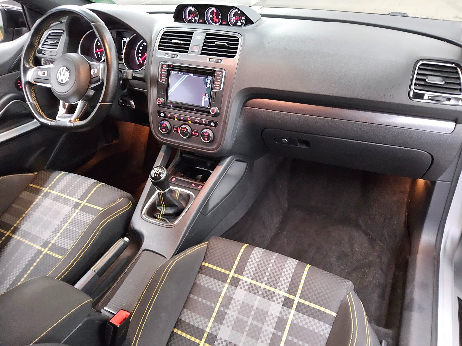 Volkswagen Scirocco 1.4 TSI Club Navi Bi-Xenon RfK HU 08/27 5