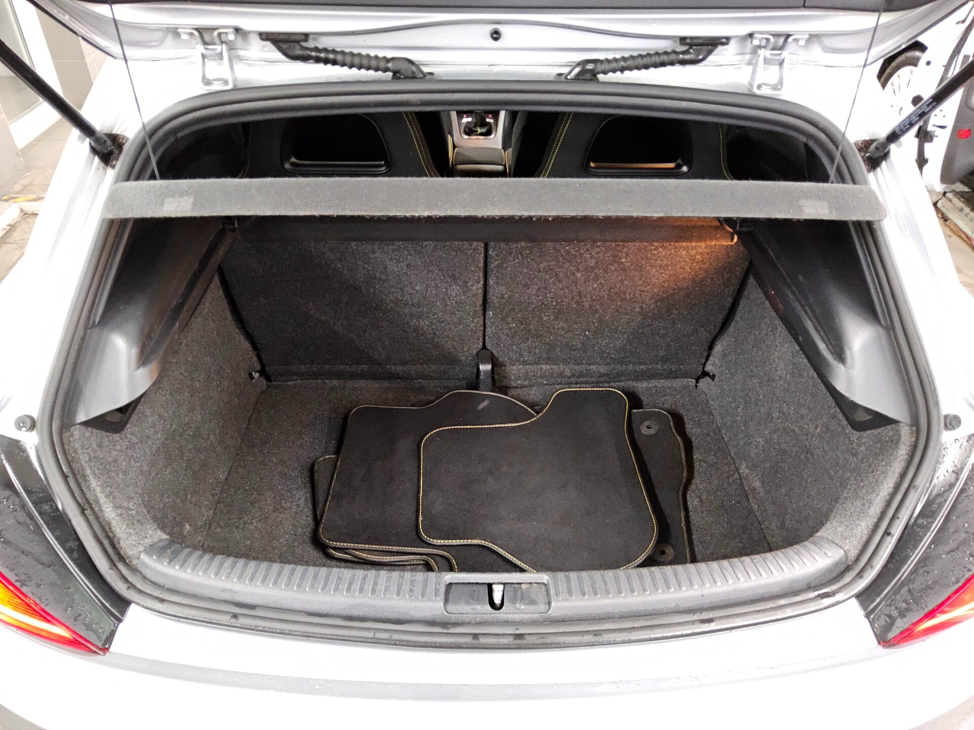 Volkswagen Scirocco 1.4 TSI Club Navi Bi-Xenon RfK HU 08/27 11