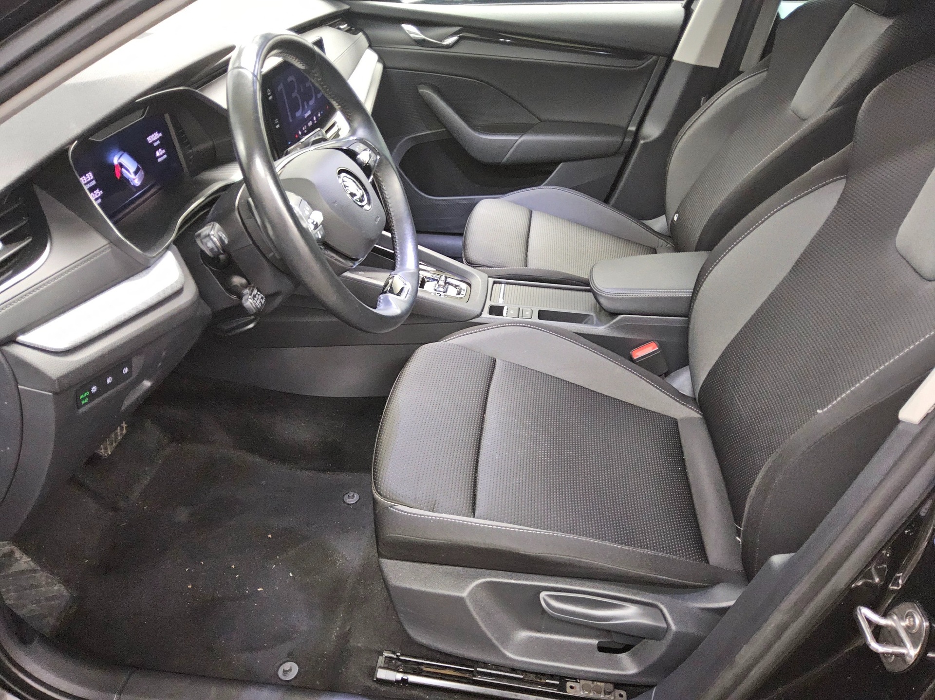 Skoda Octavia Kombi 2.0 TDI Ambition Navi LED vc ACC 9