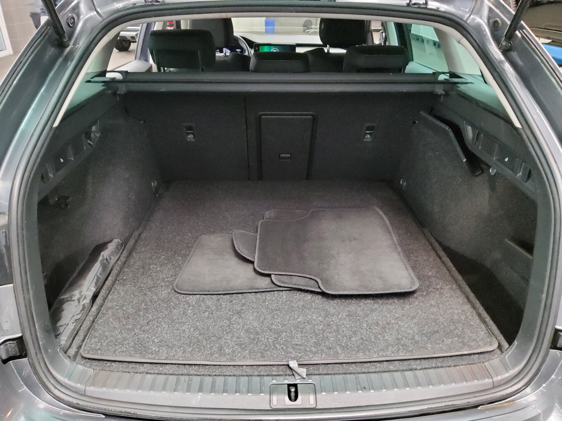 Skoda Octavia Kombi 2.0 TDI Tour Navi LED AID 4xShz 12