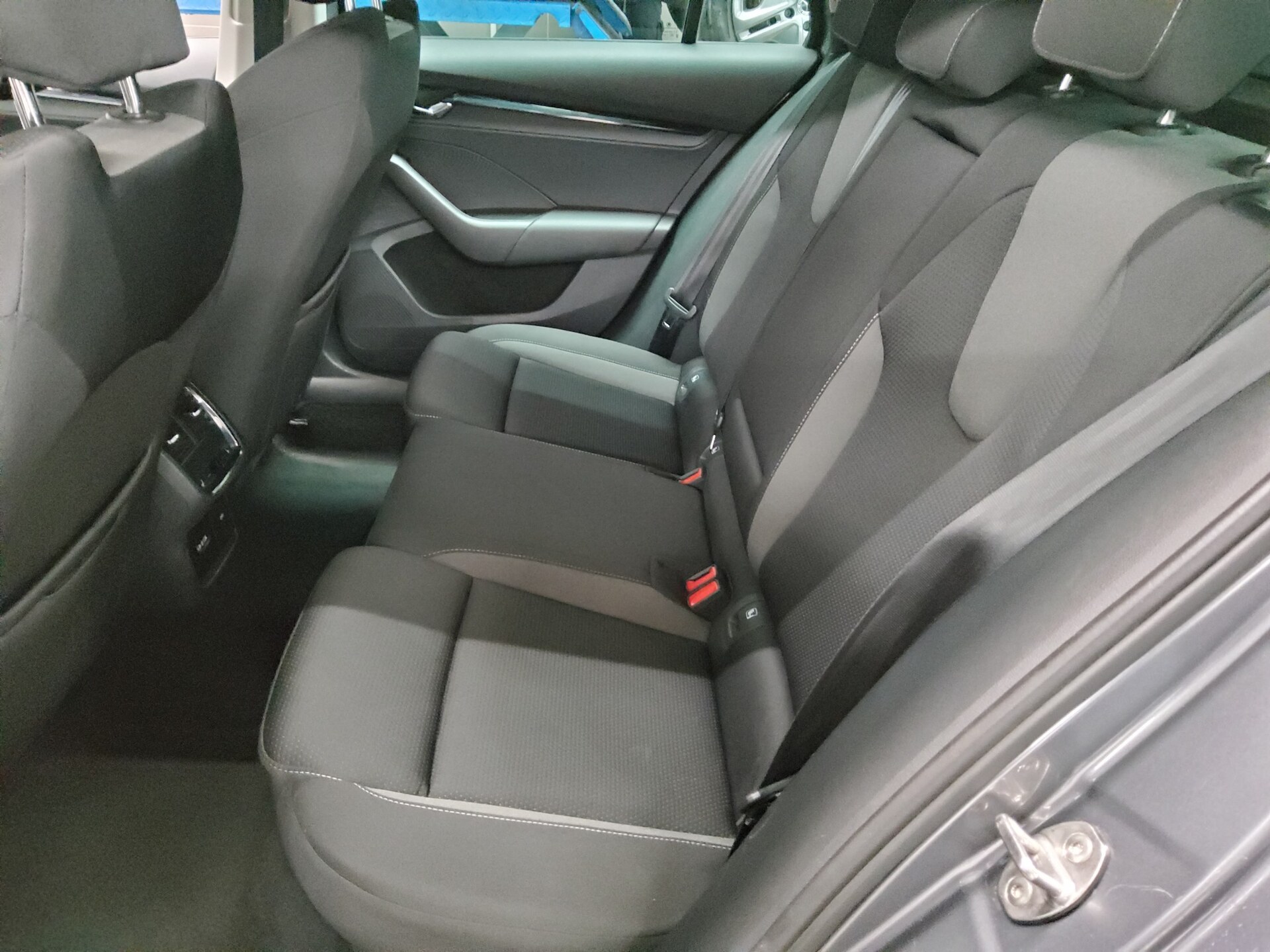 Skoda Octavia Kombi 2.0 TDI Tour Navi LED AID 4xShz 13