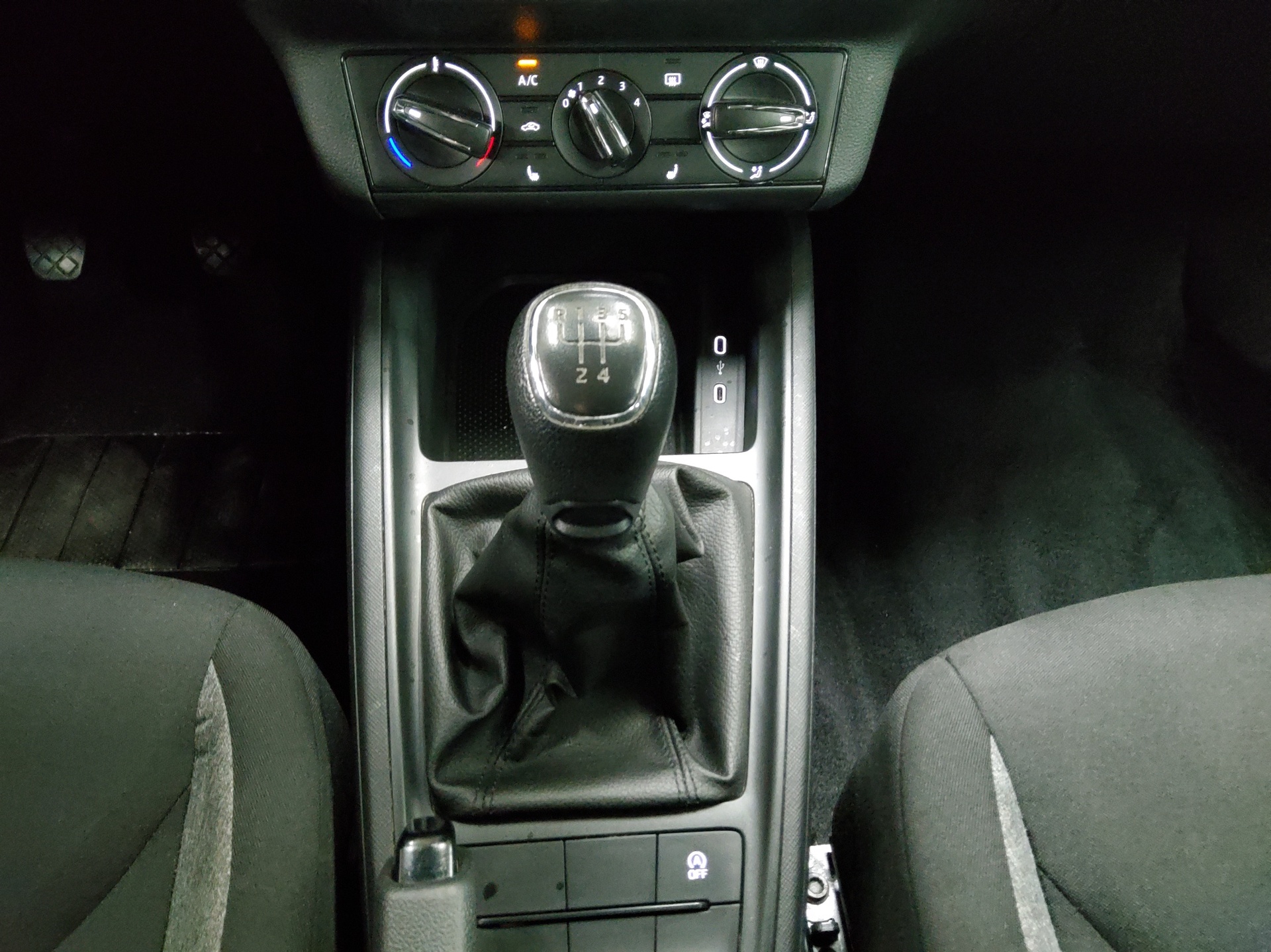 Skoda Scala 1.0 TSI LED Shz PDC Klima 6