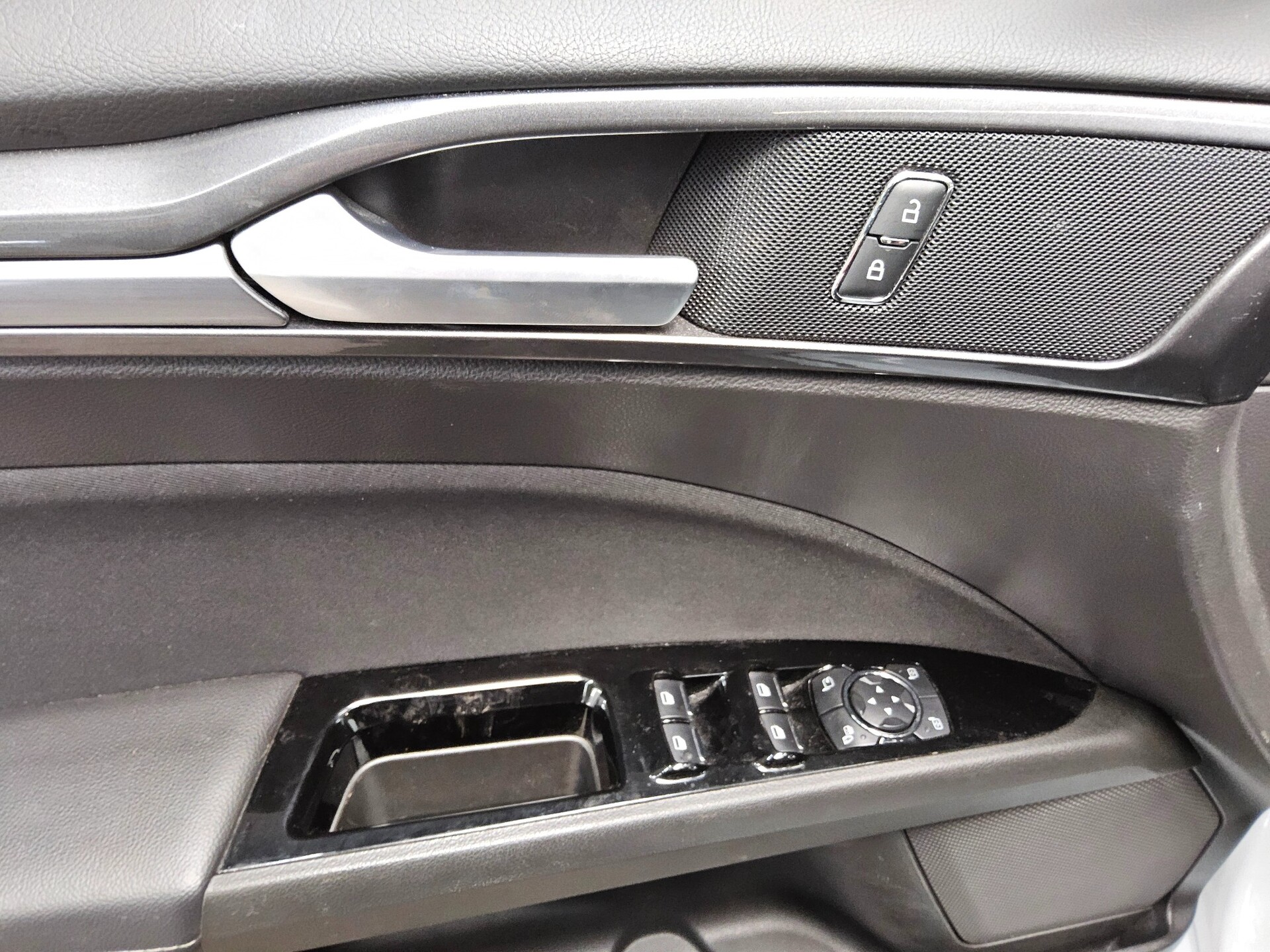 Ford Mondeo Turnier 2.0 EB Titanium Navi LED ACC DAB 9