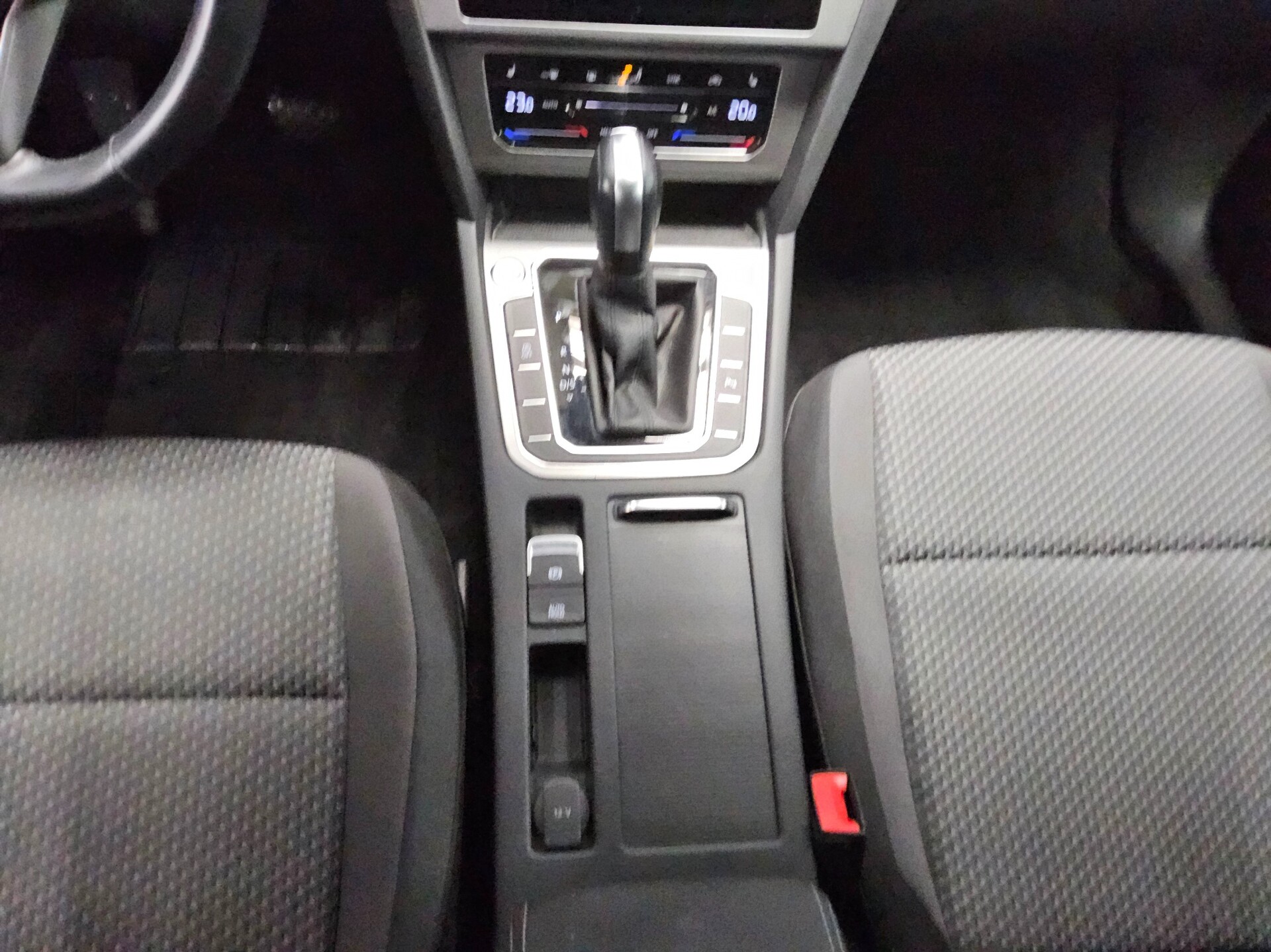 Volkswagen Passat Var. 2.0 TDI Navi LED Shz RFK 6