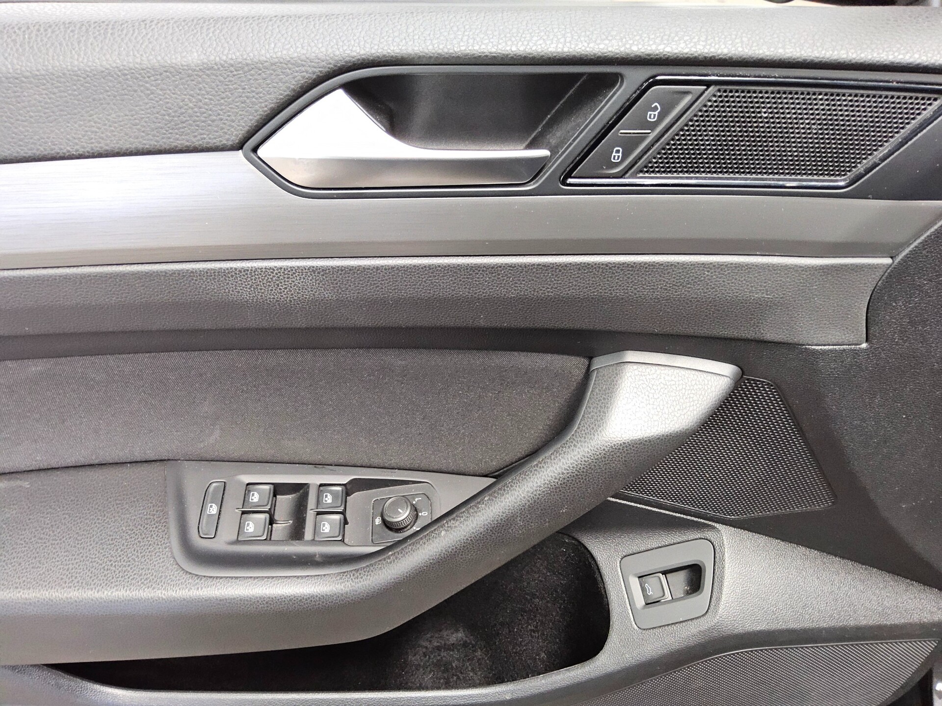 Volkswagen Passat Var. 2.0 TDI Navi LED Shz RFK 9