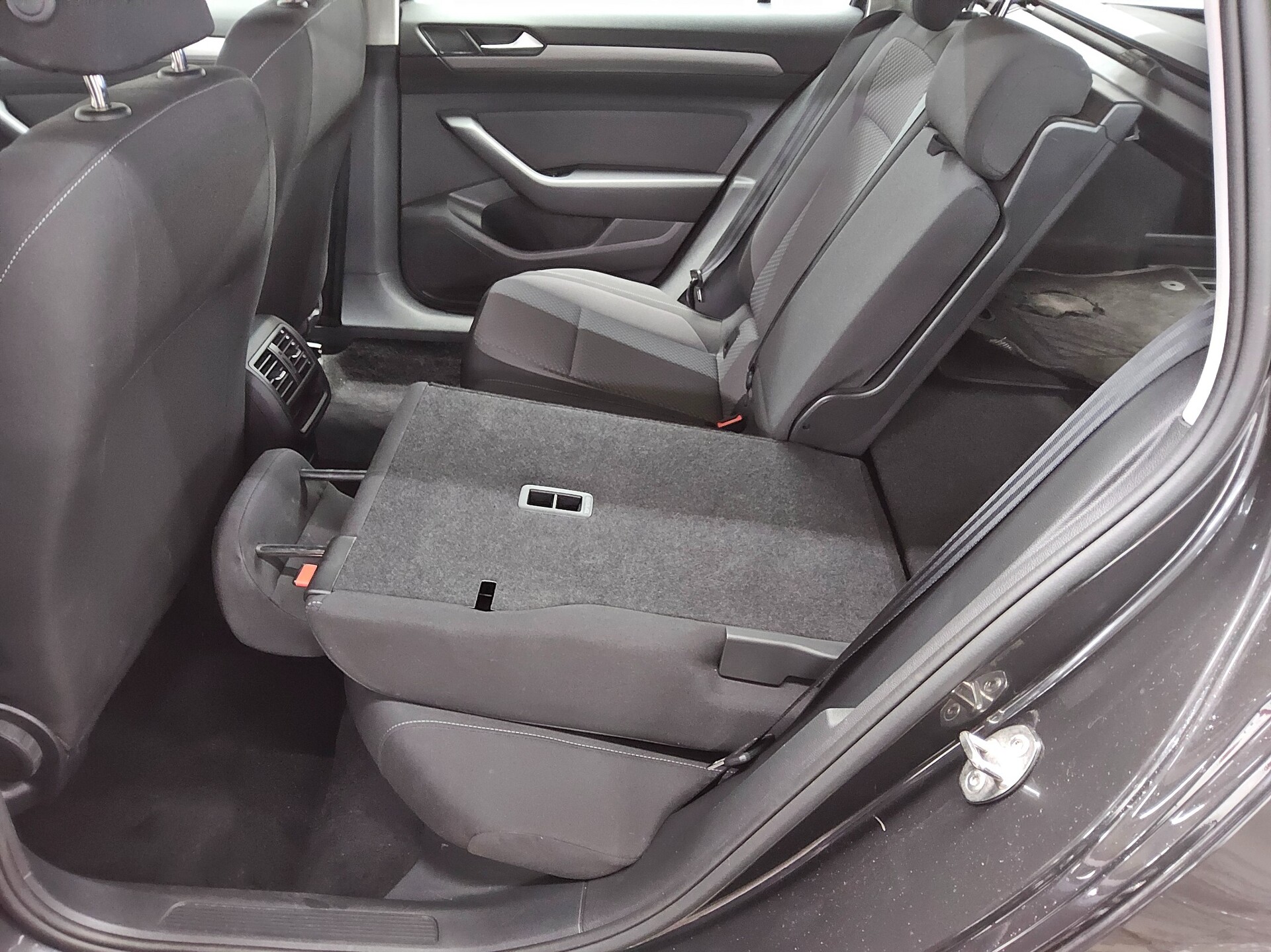 Volkswagen Passat Var. 2.0 TDI Navi LED Shz RFK 12
