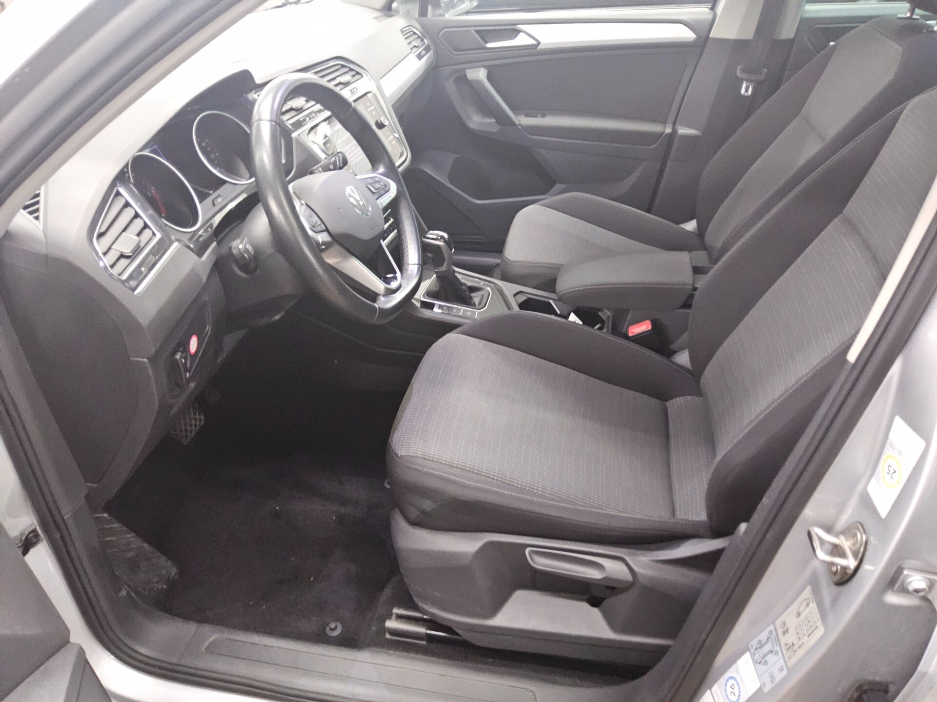 Volkswagen Tiguan 2.0 TDI Navi Matrix AHK ACC 8