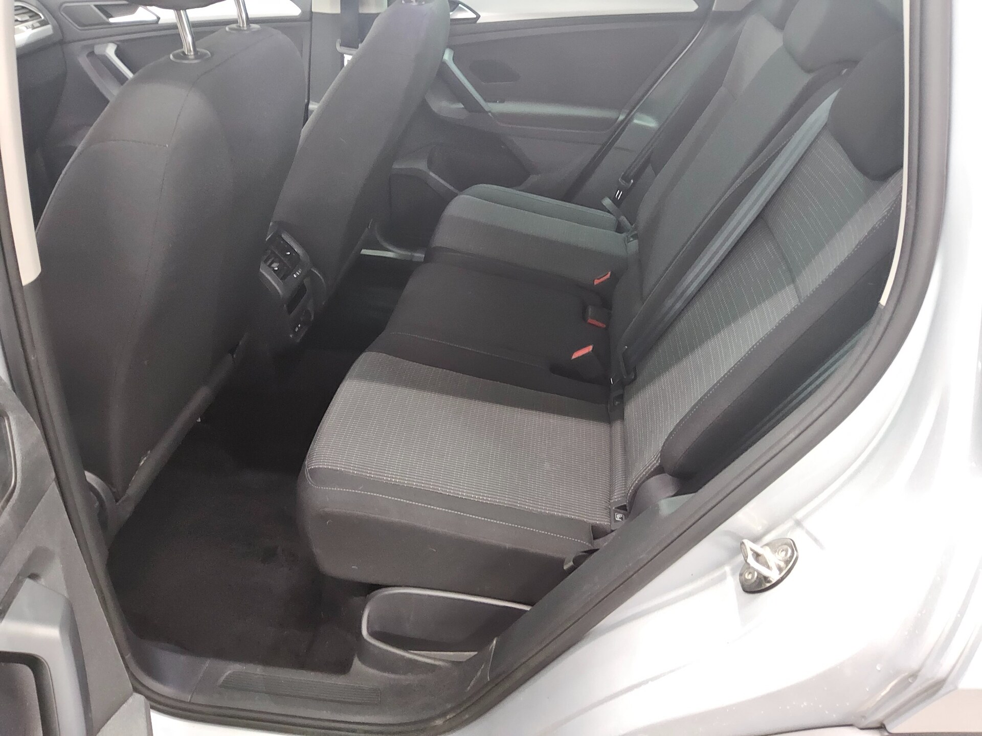 Volkswagen Tiguan 2.0 TDI Navi Matrix AHK ACC 12