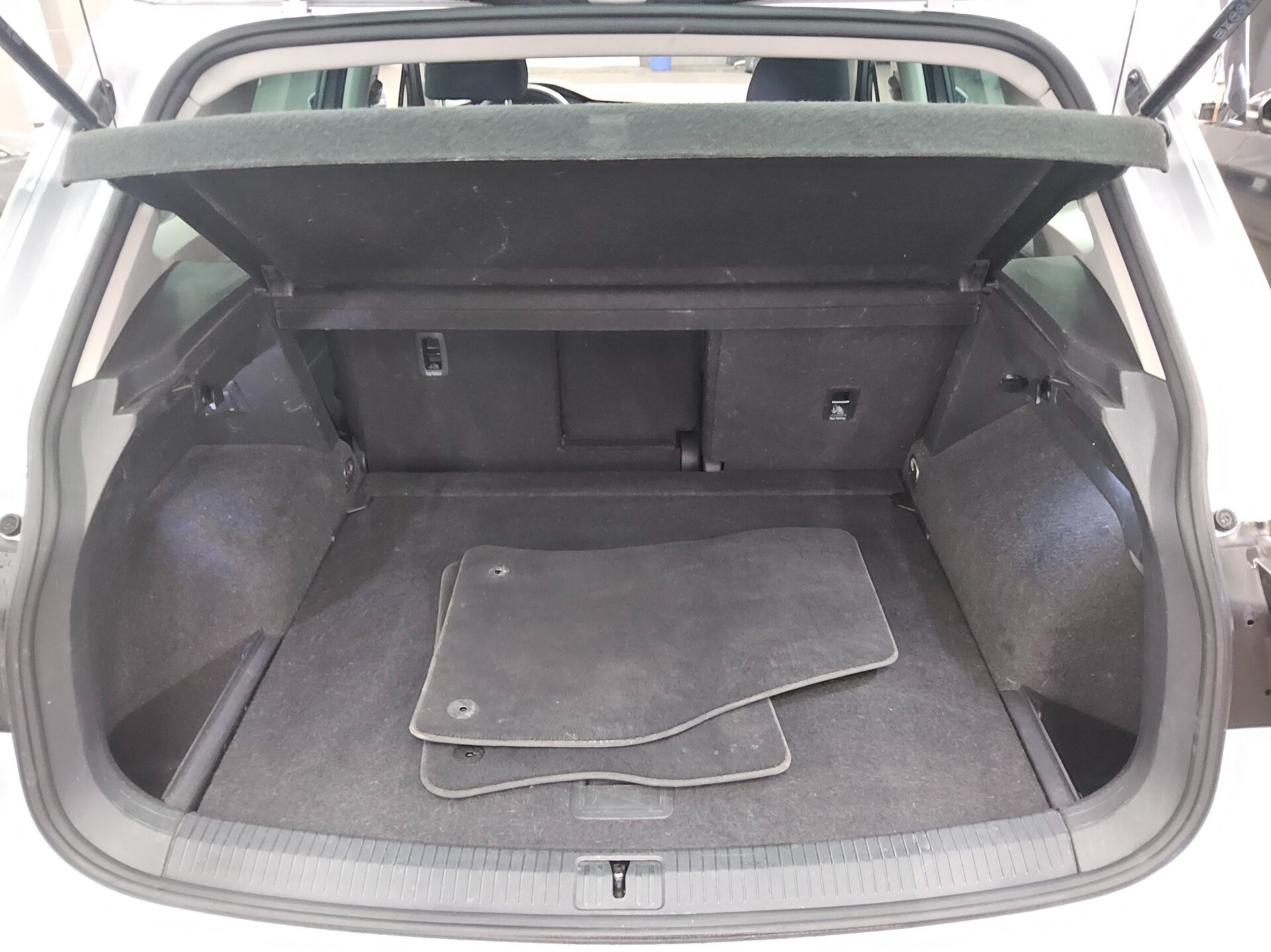 Volkswagen Tiguan 2.0 TDI Navi Matrix AHK ACC 11