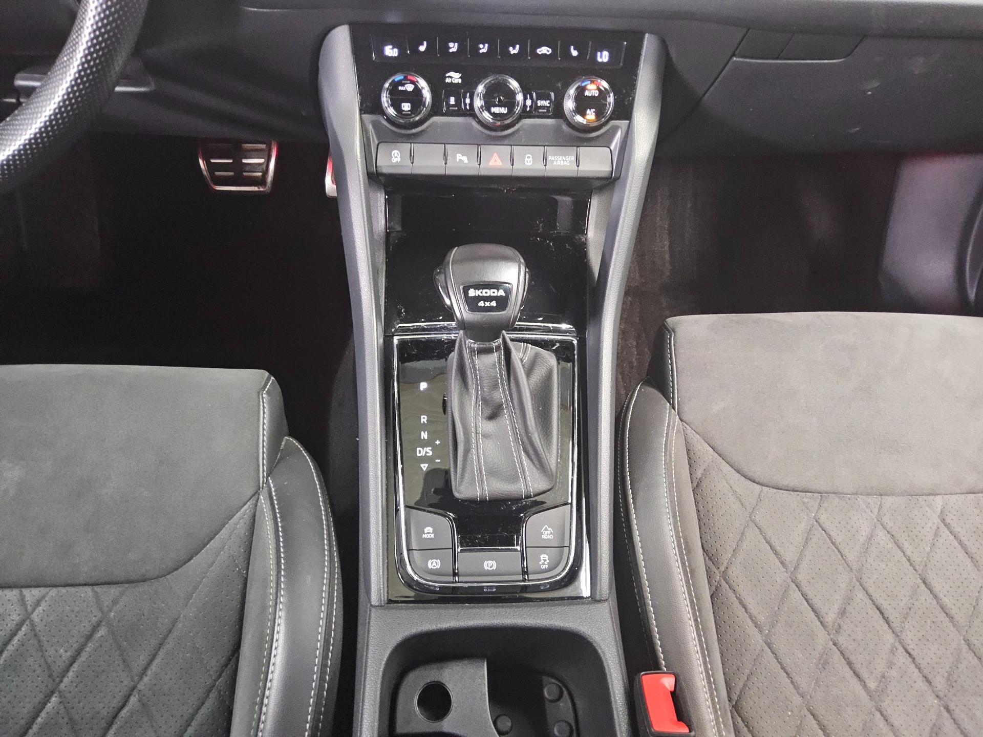 Skoda Kodiaq 2.0 TDI SportLine T-Leder Navi LED Virtual 6