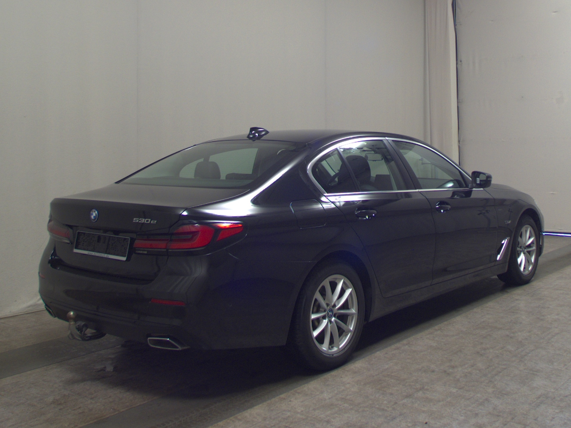 BMW 530e Leder Navi LED+ LC Prof. AHK ACC Kamera 4