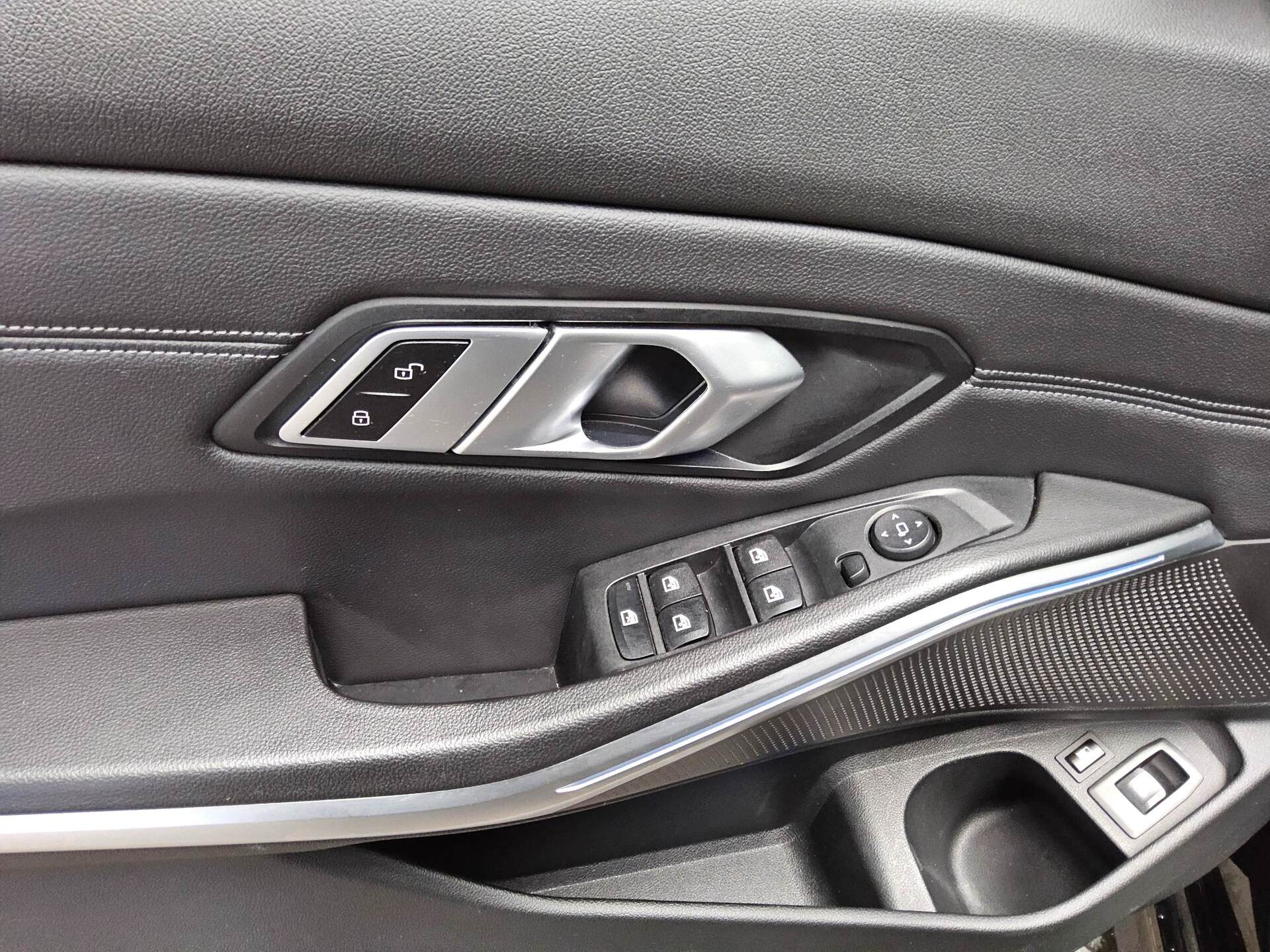 BMW 330e Touring Sport-Line Navi LC Prof. LED AHK 10