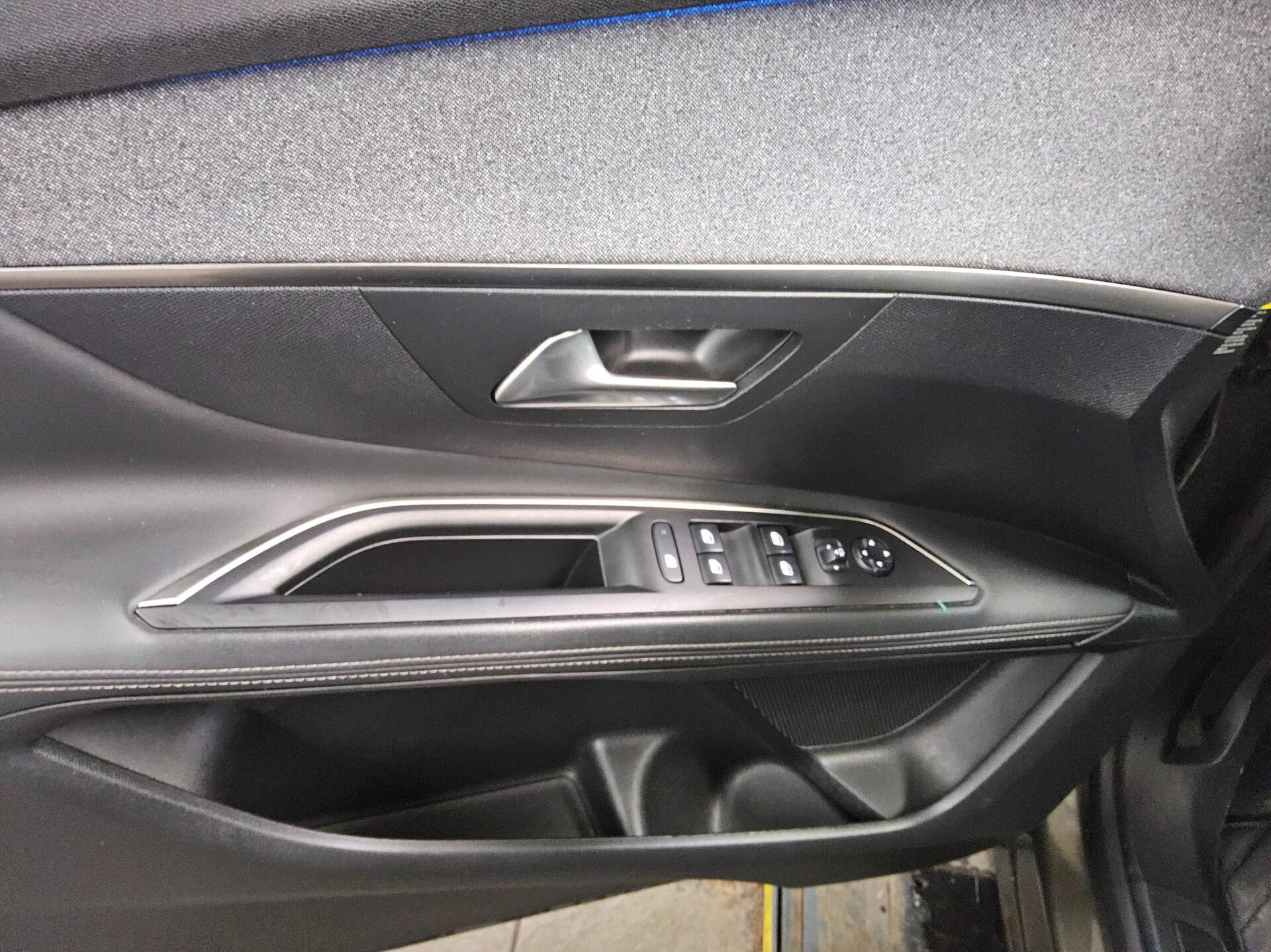 Peugeot 3008 1.5 BlueHDi 130 Allure Navi SHZ 10