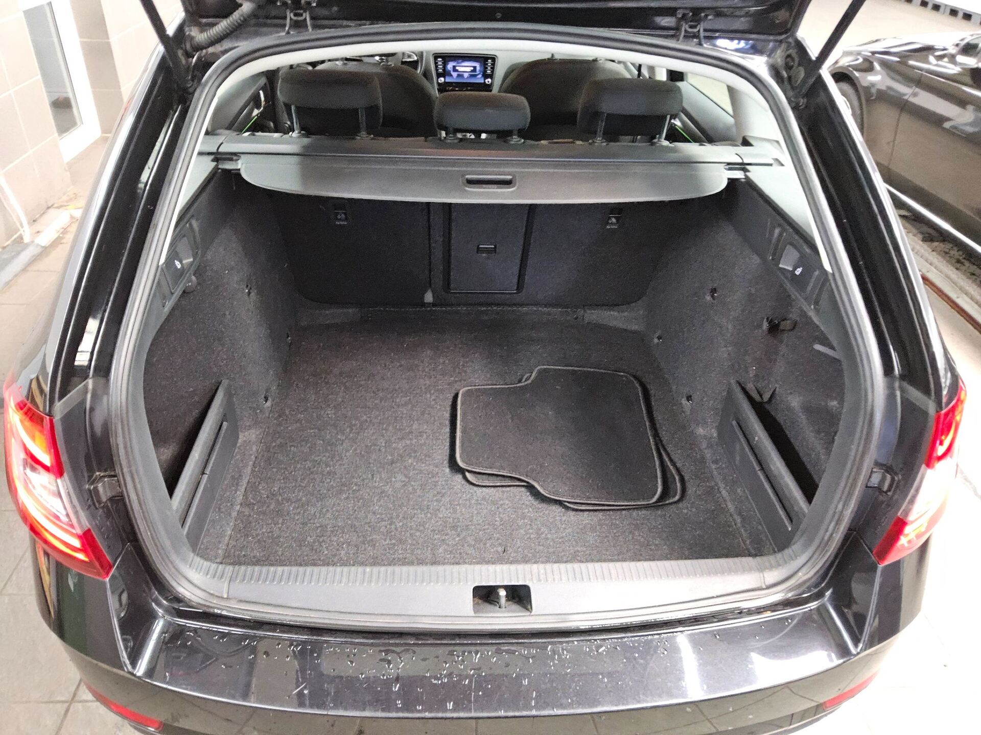 Skoda Octavia Kombi 2.0 TDI Style Navi LED 11
