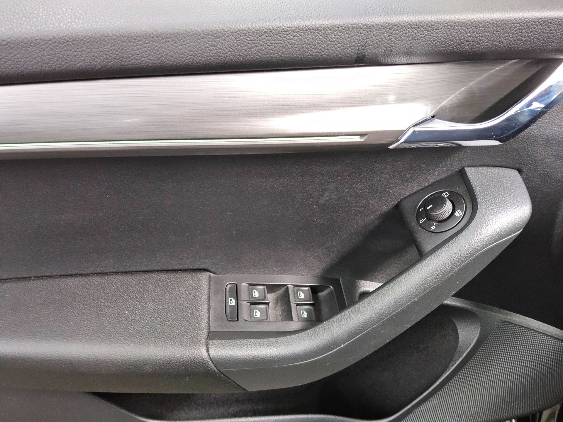 Skoda Octavia Kombi 2.0 TDI Style Navi LED 9
