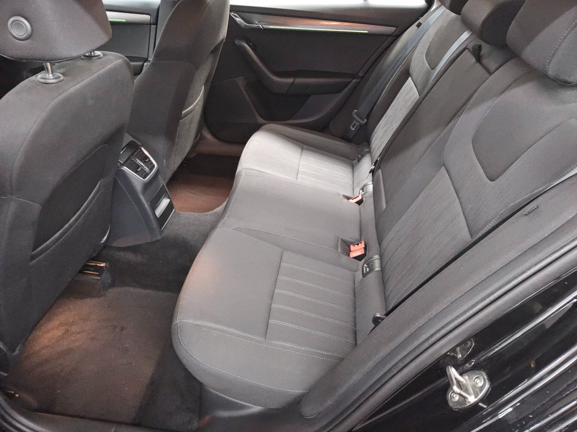 Skoda Octavia Kombi 2.0 TDI Style Navi LED 13