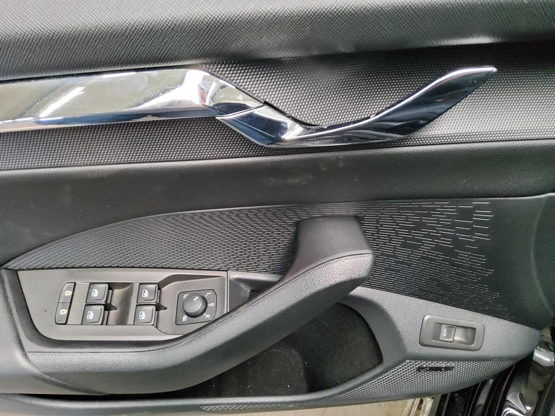 Skoda Octavia Kombi 2.0 TDI Style Navi LED Virtual HuD 10