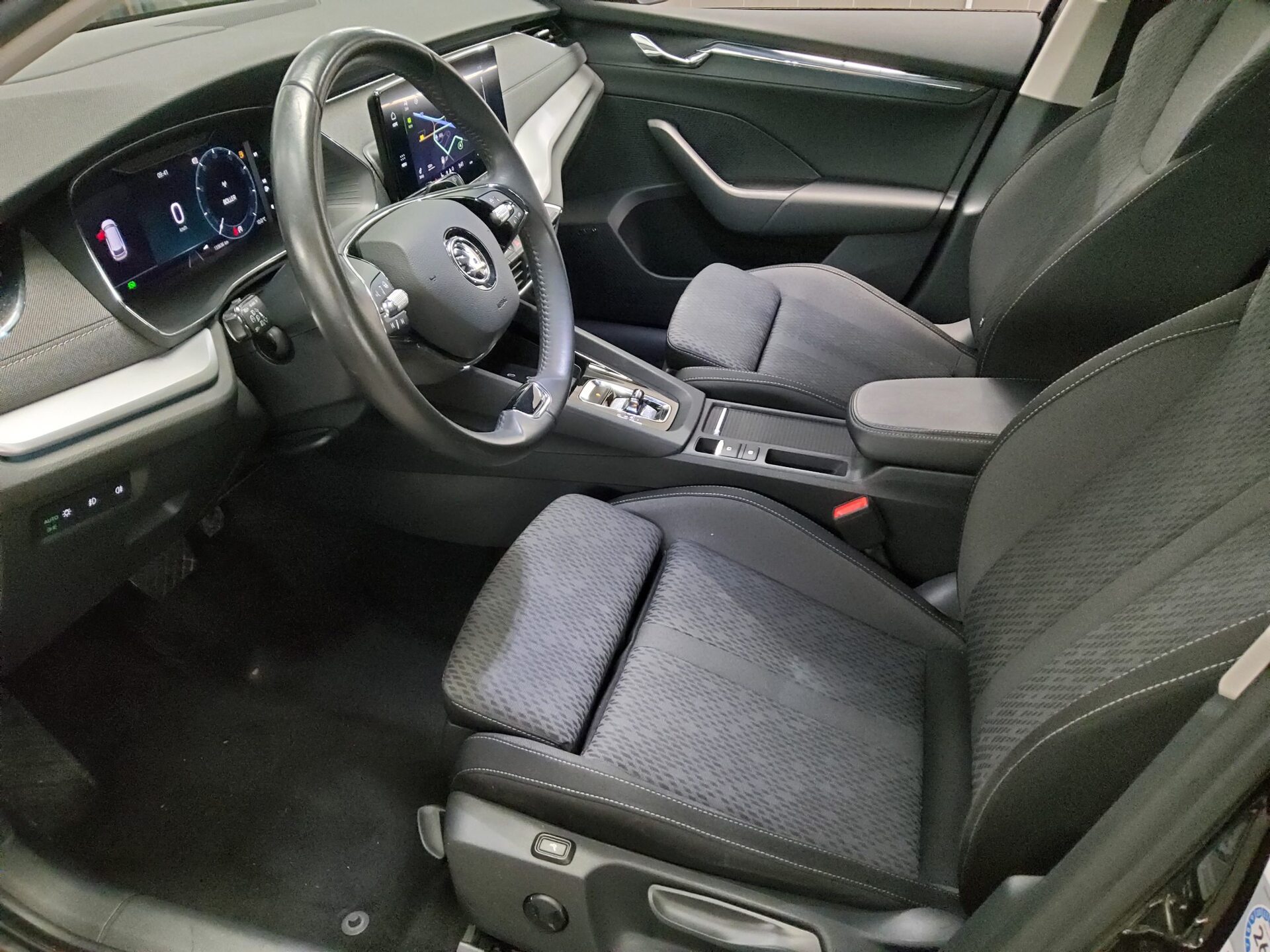 Skoda Octavia Kombi 2.0 TDI Style Navi LED Virtual HuD 9