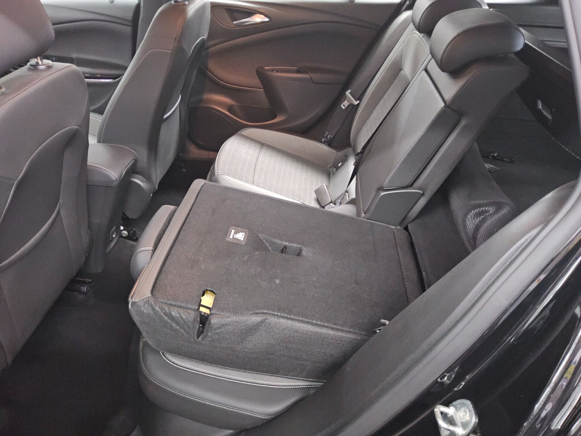 Opel Astra ST 1.2 Turbo Elegance Navi LED T-Leder AHK 12