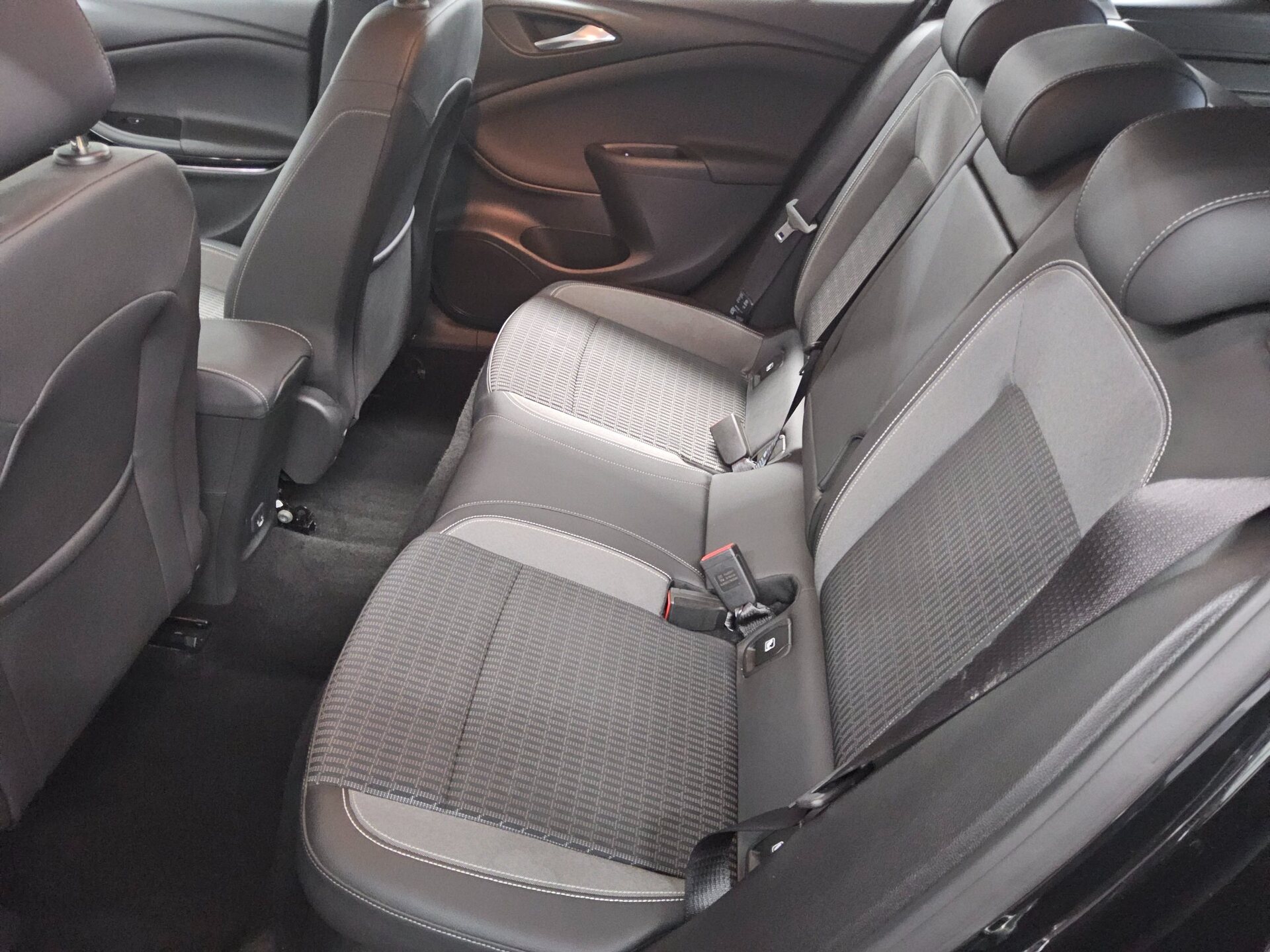 Opel Astra ST 1.2 Turbo Elegance Navi LED T-Leder AHK 13