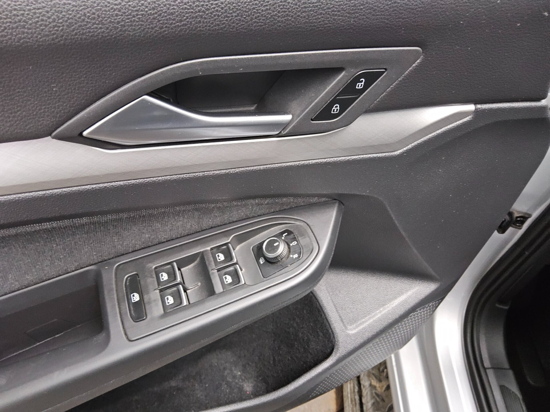 Volkswagen Golf-8 Var. 2.0 TDI Life Navi LED DC AHK PDC 10