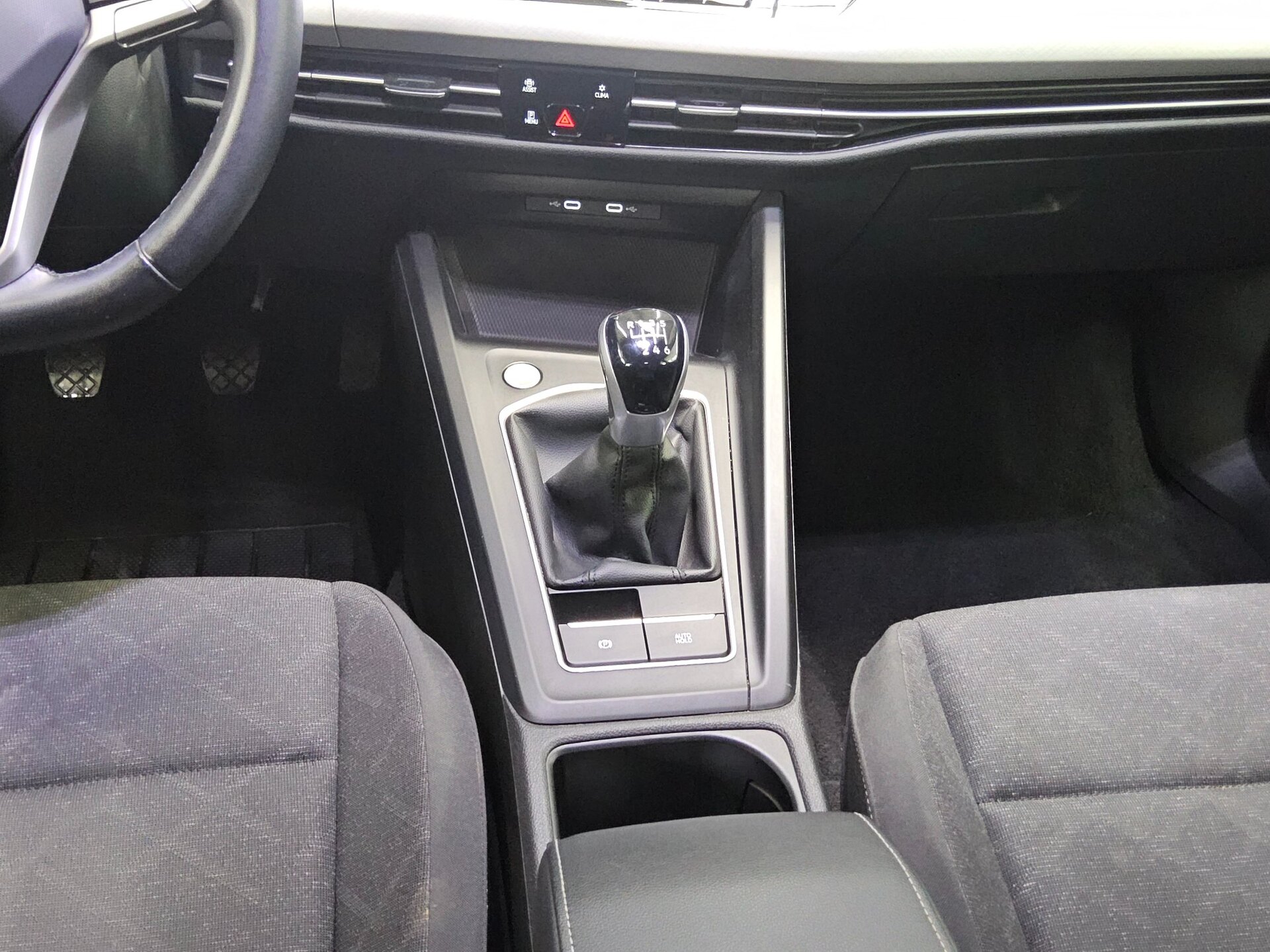 Volkswagen Golf-8 Var. 2.0 TDI Life Navi LED DC AHK PDC 6