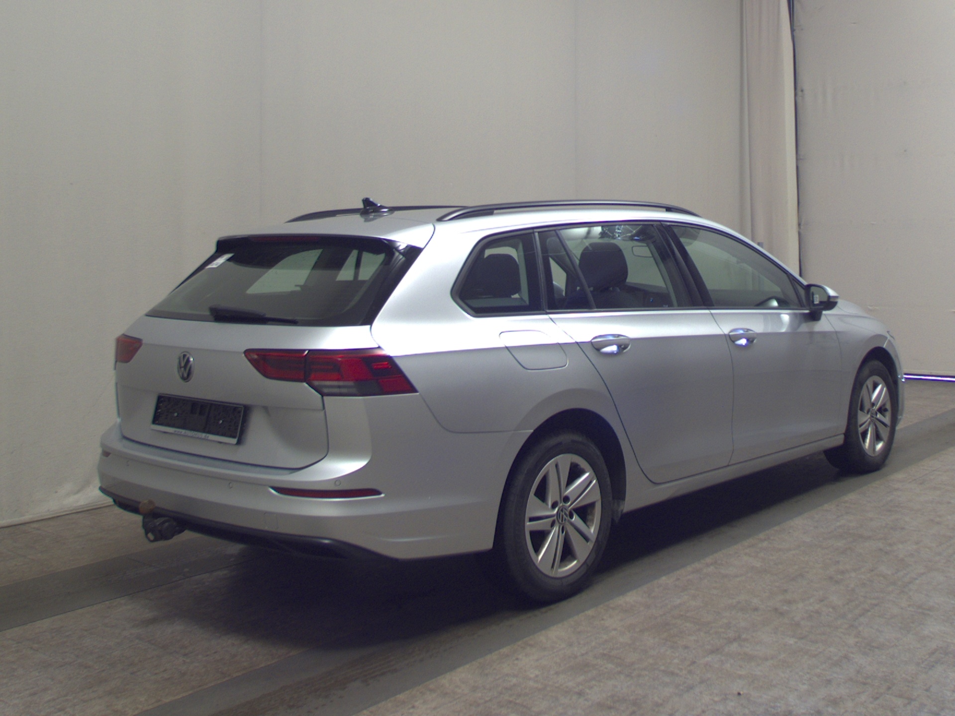 Volkswagen Golf-8 Var. 2.0 TDI Life Navi LED DC AHK PDC 4