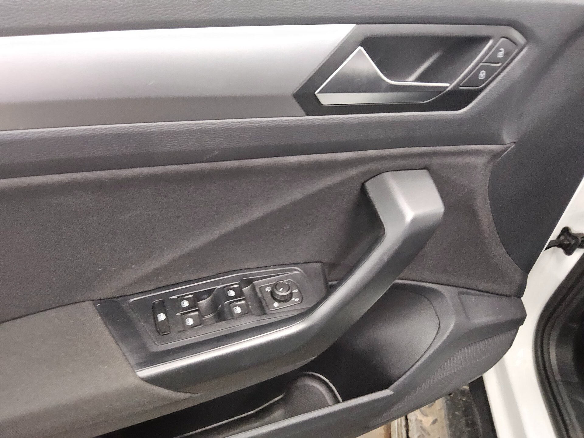 Volkswagen T-Roc 1.0 TSI Life PDC LED AID SHZ DAB+ 10