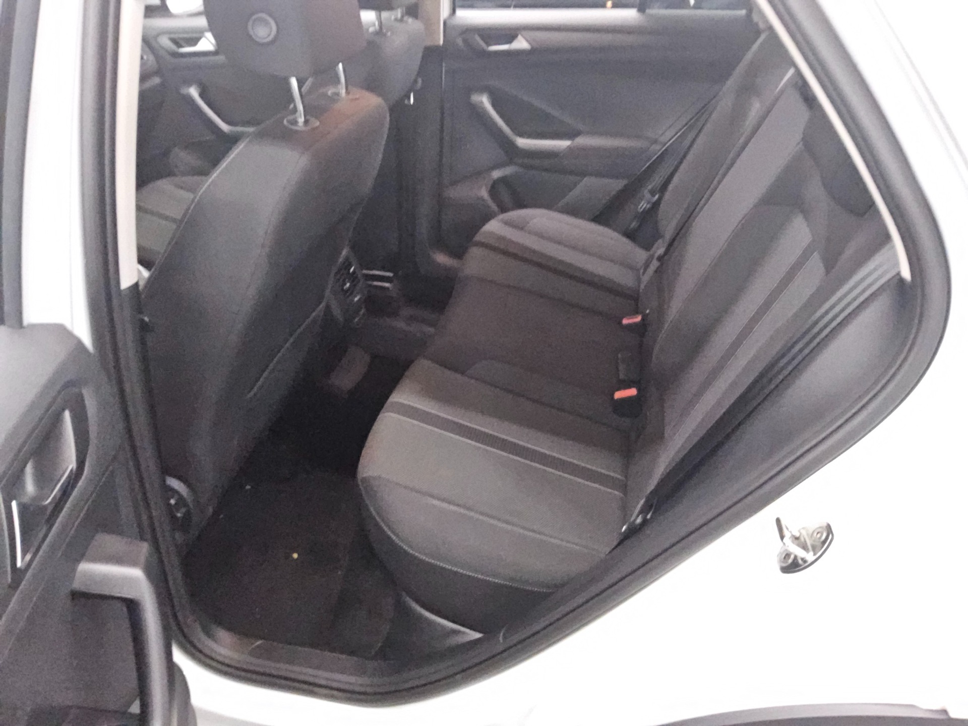 Volkswagen T-Roc 1.0 TSI Life PDC LED AID SHZ DAB+ 13