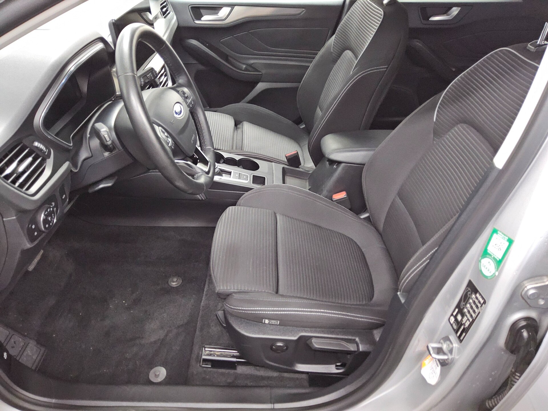 Ford Focus Turnier 1.5 EB Titanium X Navi LED RFK 9