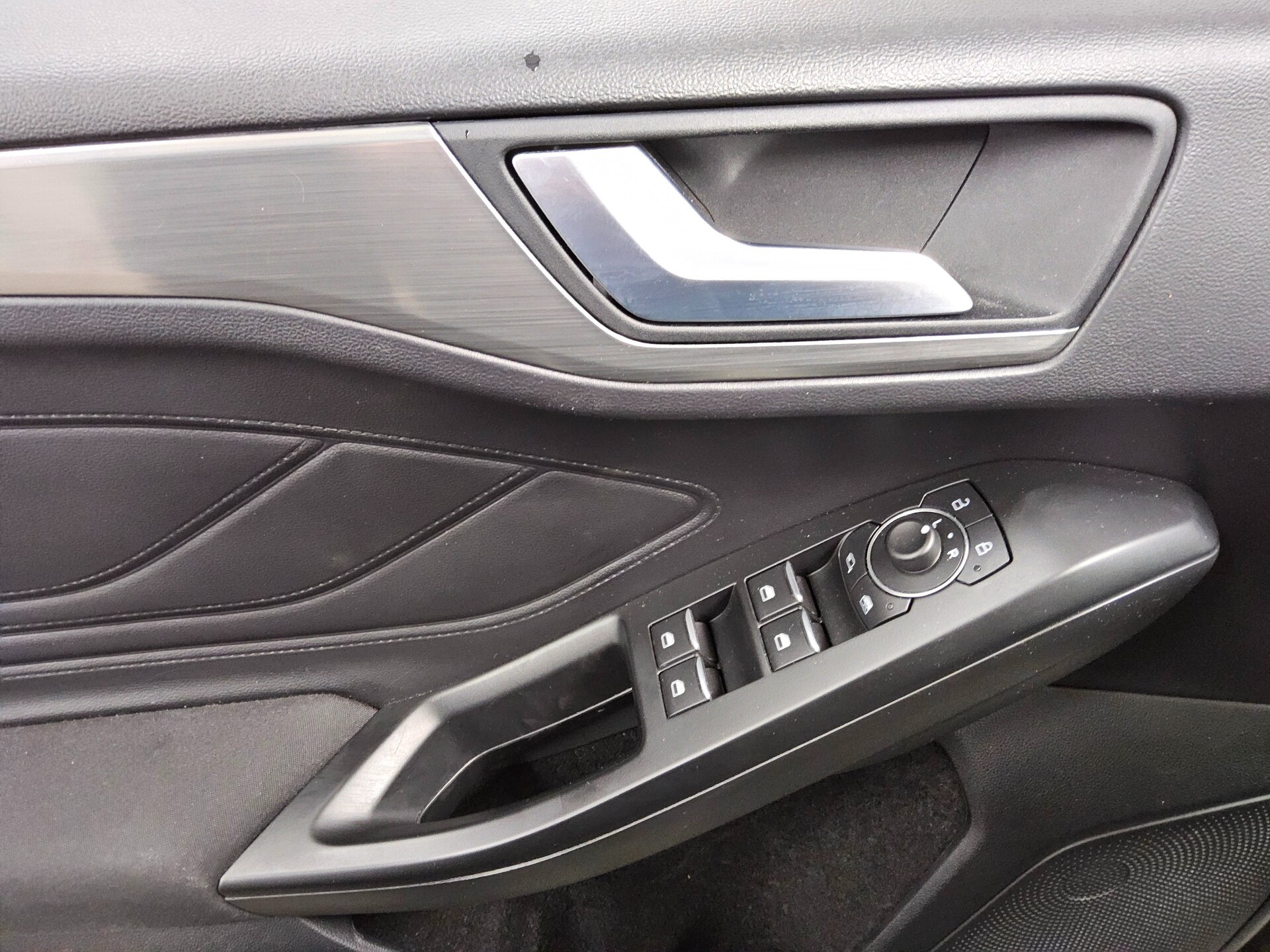 Ford Focus Turnier 1.5 EB Titanium X Navi LED RFK 10